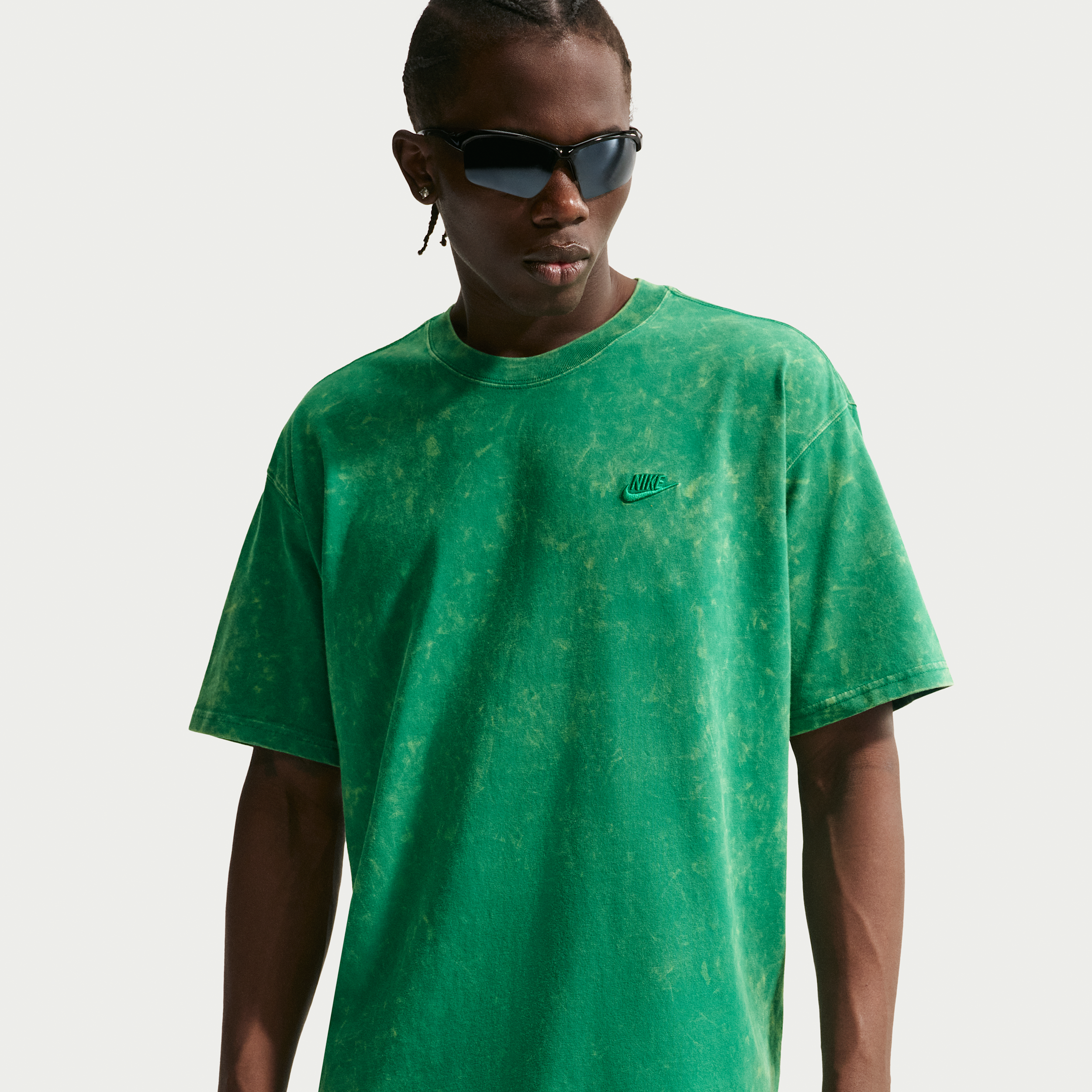 Men's Nike Sportswear Vintage-Washed T-Shirt in Green | IR4529-365