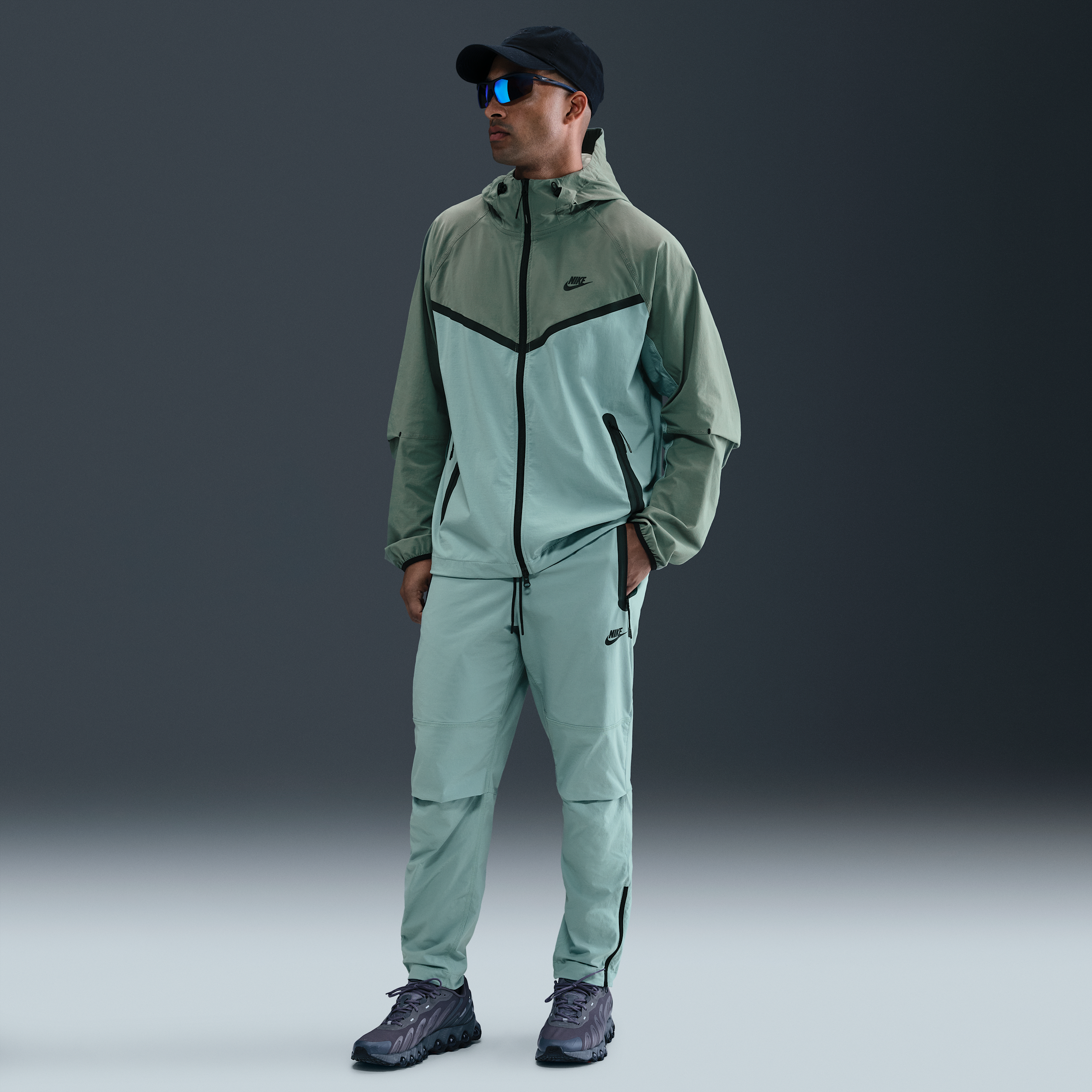 Nike Men's Tech Woven Pants in Green | HM8241-017