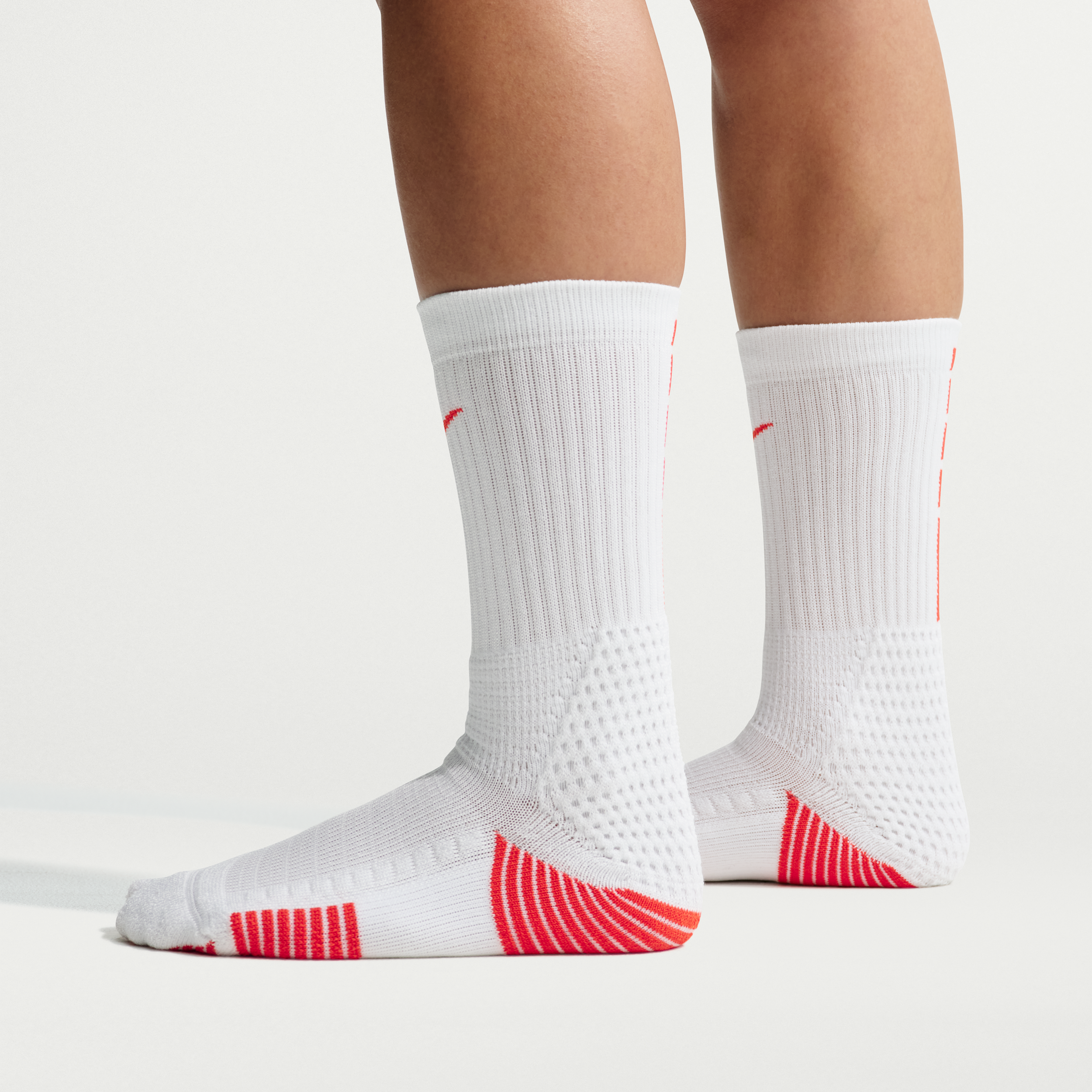 Nike Unisex Elite 2.0 Cushioned Crew Socks (1 Pair) in White | HM0285-105