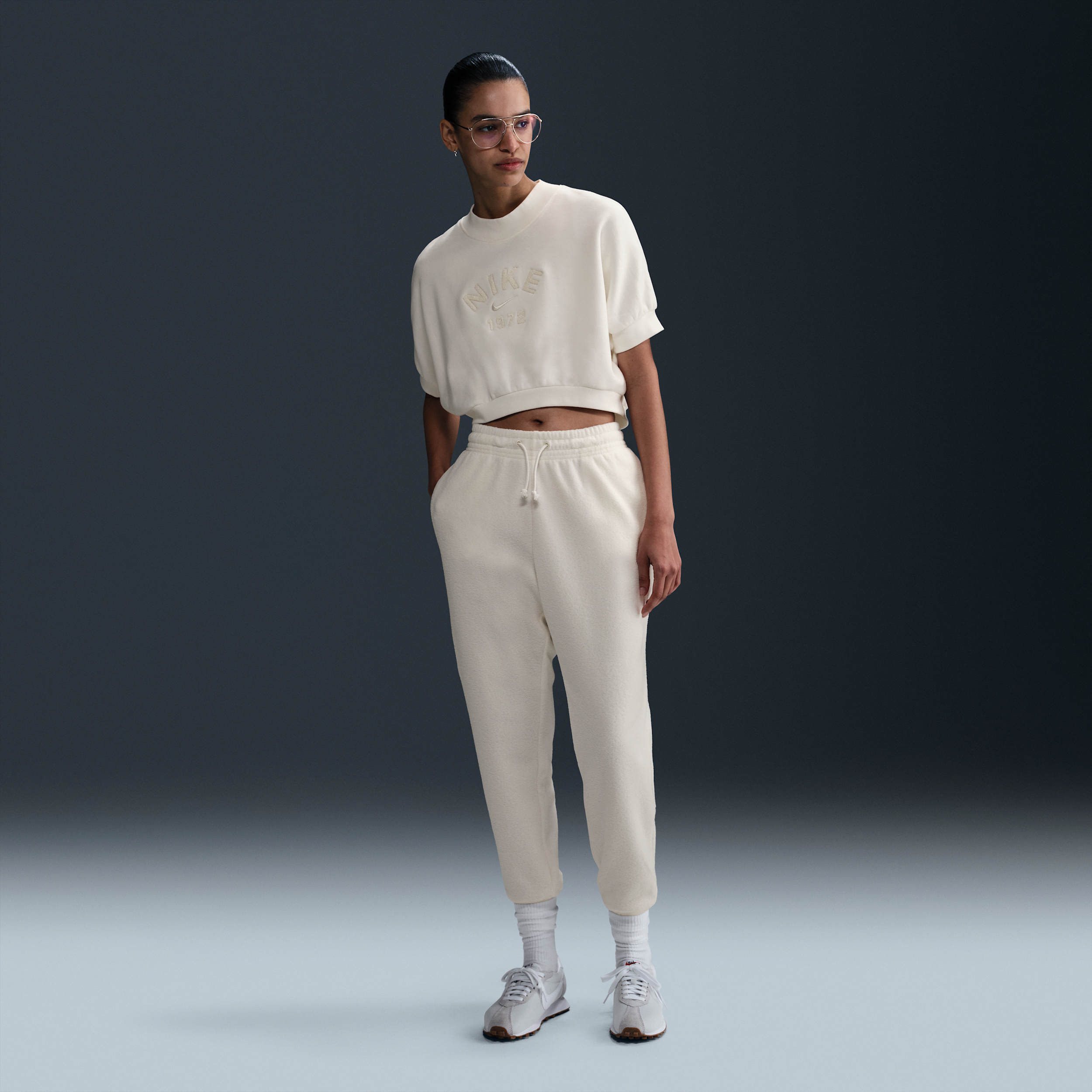 Nike Women's Sportswear Phoenix Plush Mid-rise Cozy Fleece Pants In White