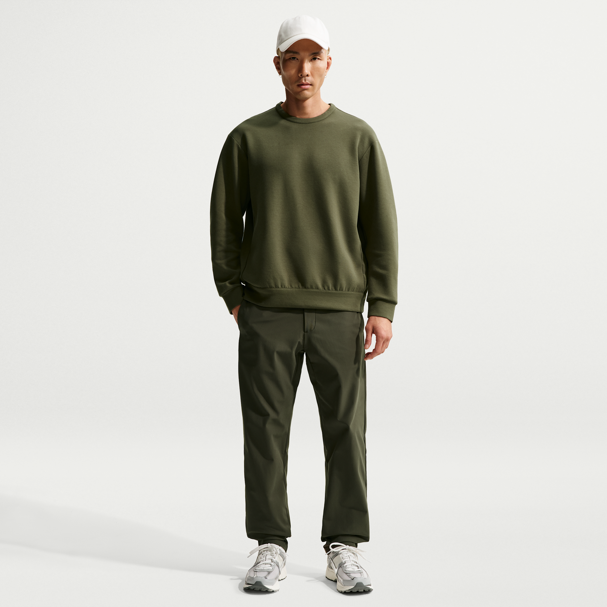 Nike Men's 24.7 PerfectStretch Dri-FIT Regular Chino Pants in Green | HQ6921-325