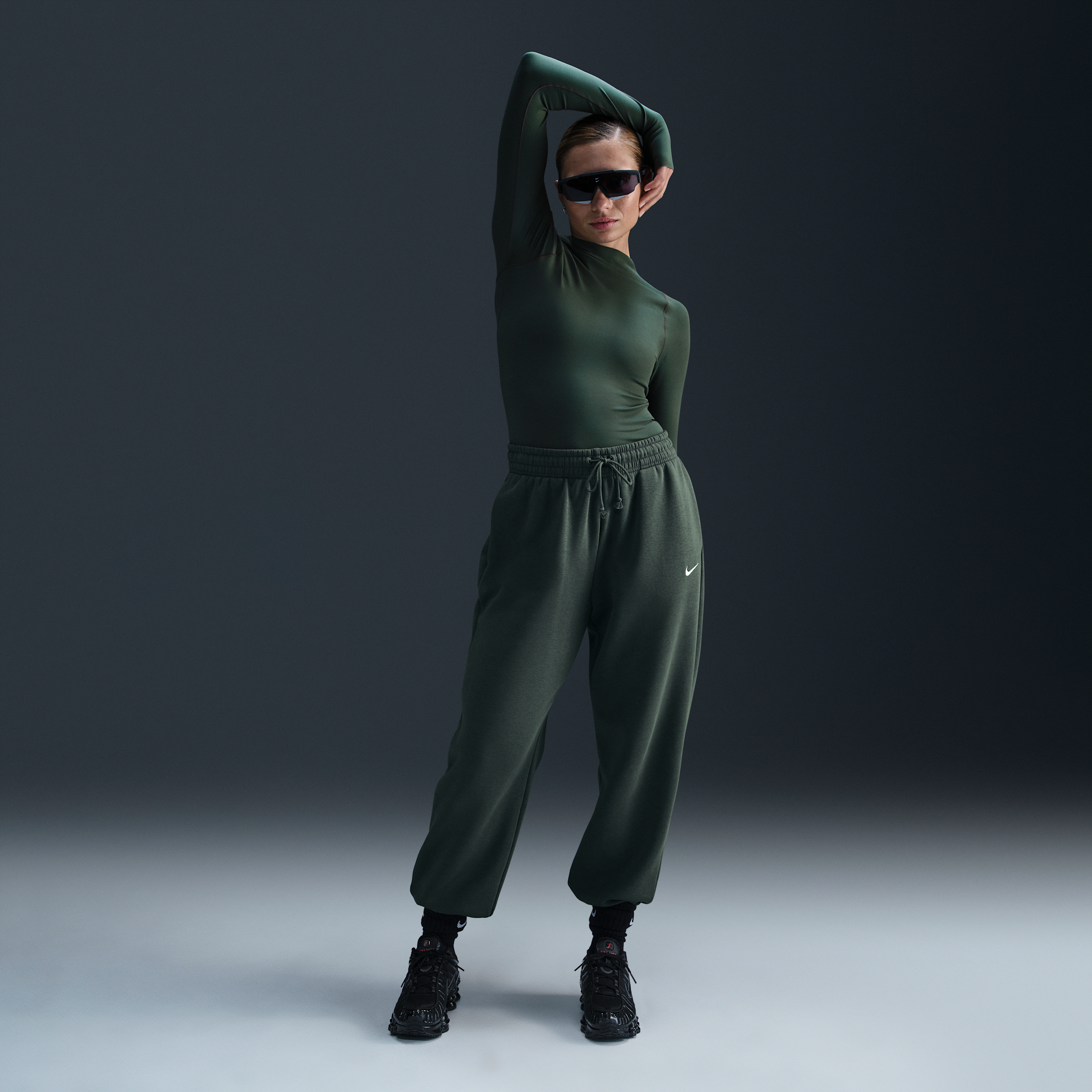 Nike Women's Sportswear Phoenix Fleece High-waisted Oversized Sweatpants In Green