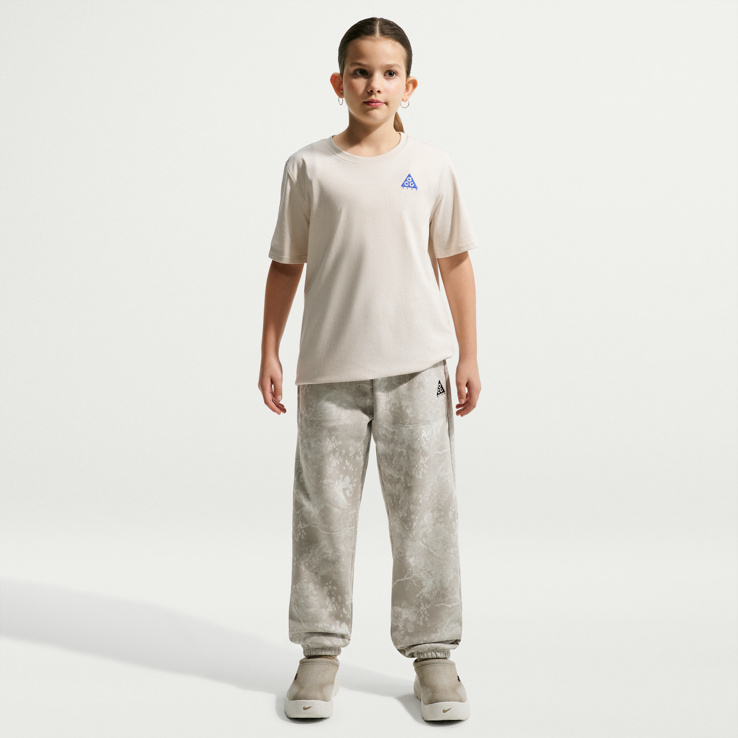 Nike ACG Big Kids' Printed Element Fleece Pants in Grey | 9WCA50-G3O
