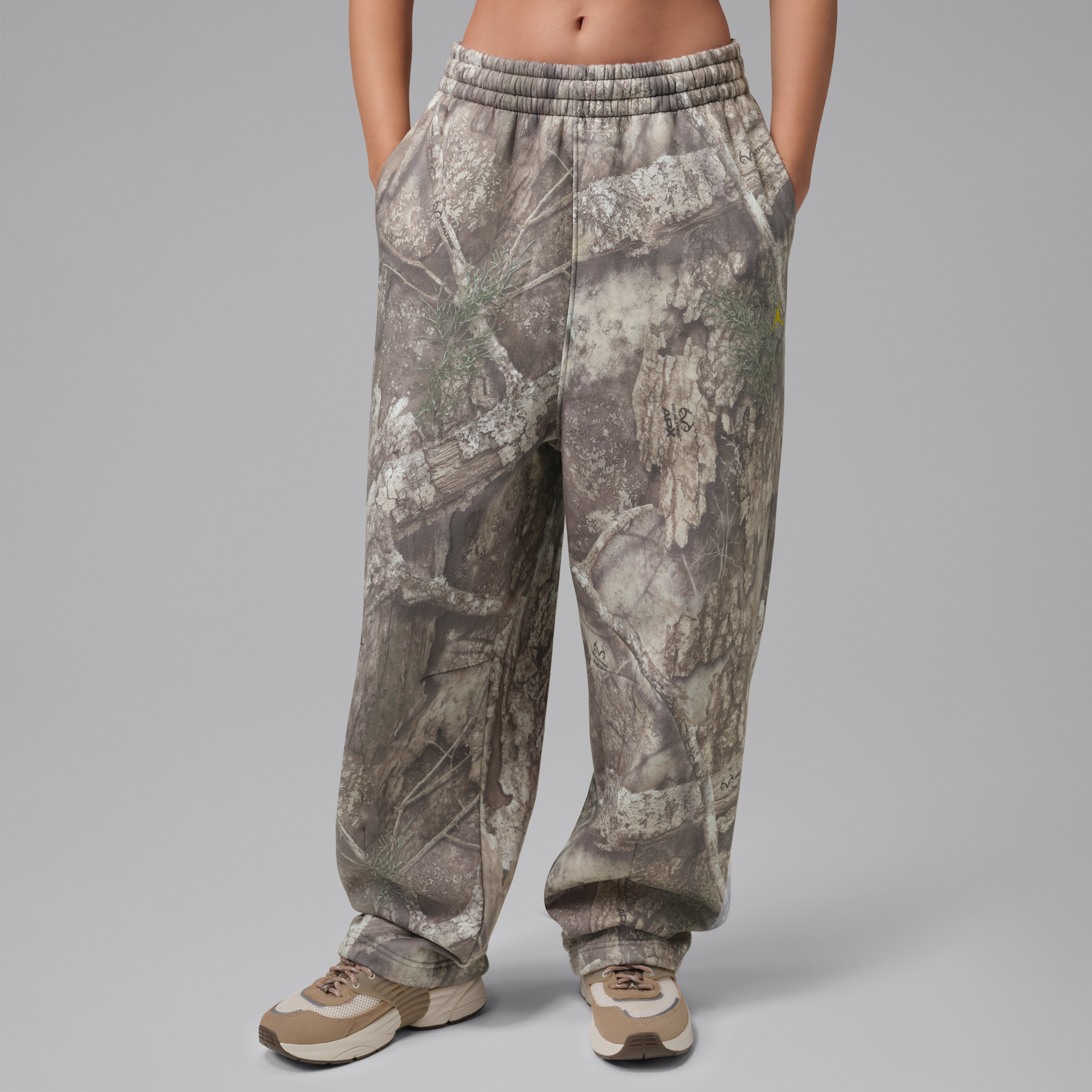 Women's Jordan Brooklyn Fleece Relaxed Wide Leg Realtree Pants in White | IU7253-100