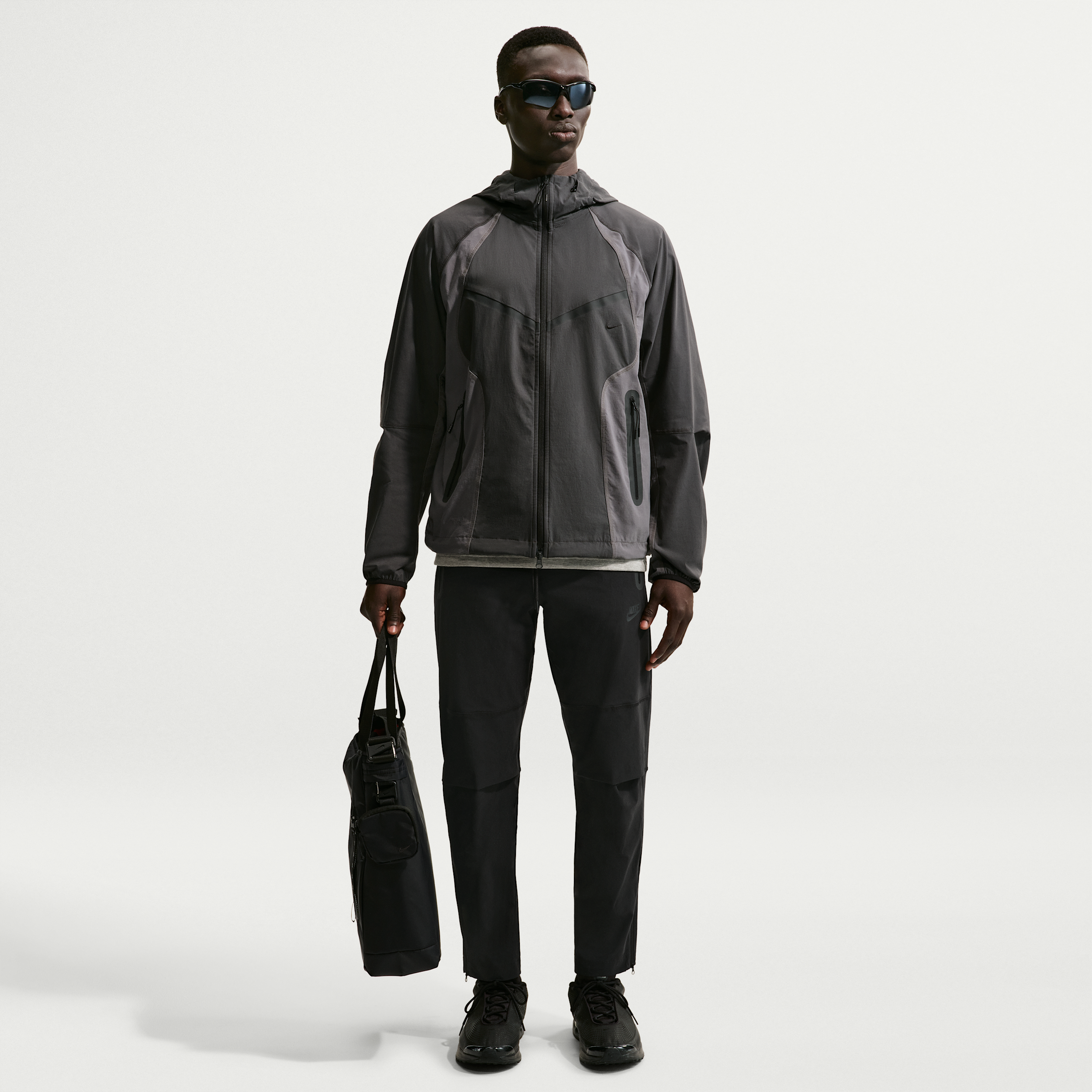 Nike Men's Tech Woven Pants in Black | HM8241-010
