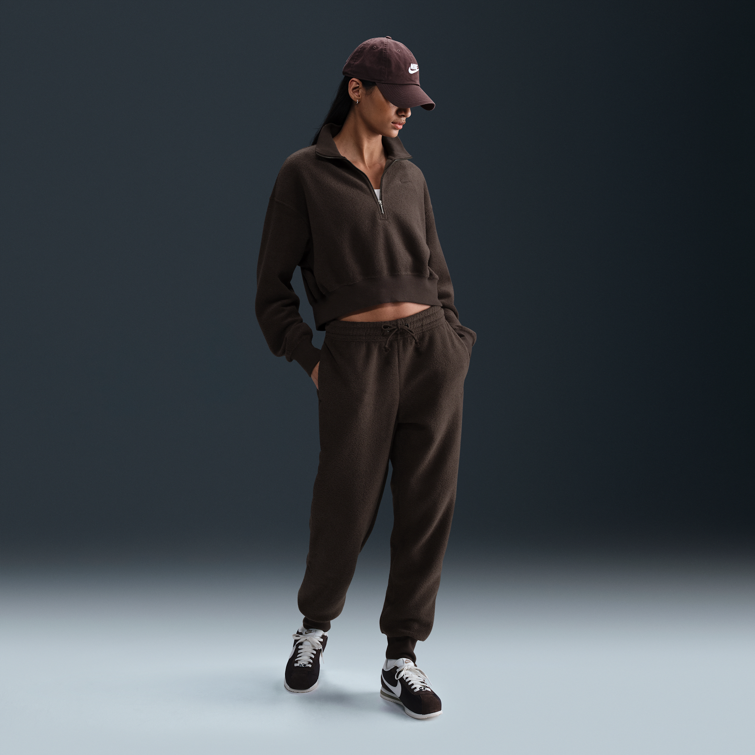 Nike Women's Sportswear Phoenix Plush Mid-rise Cozy Fleece Pants In Brown