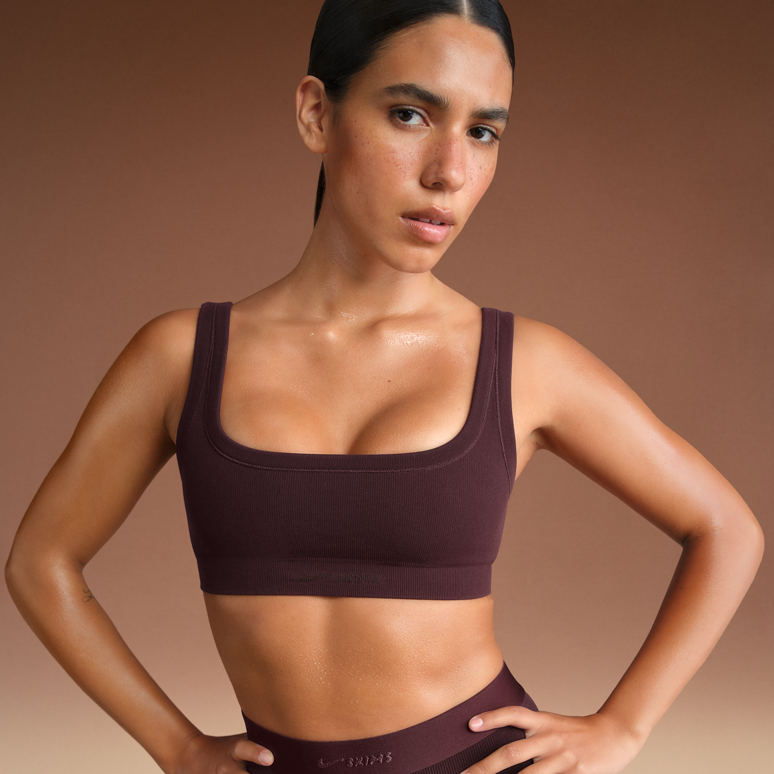 Nike Women'sskims Vintage Seamless Scoop Bra In Burgundy