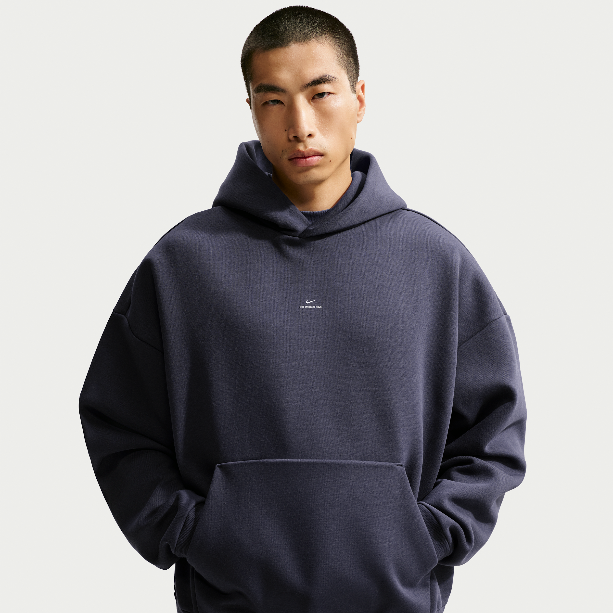 Nike Men's Standard Issue Therma-FIT Brushed Basketball Pullover Hoodie in Grey | IM5918-013