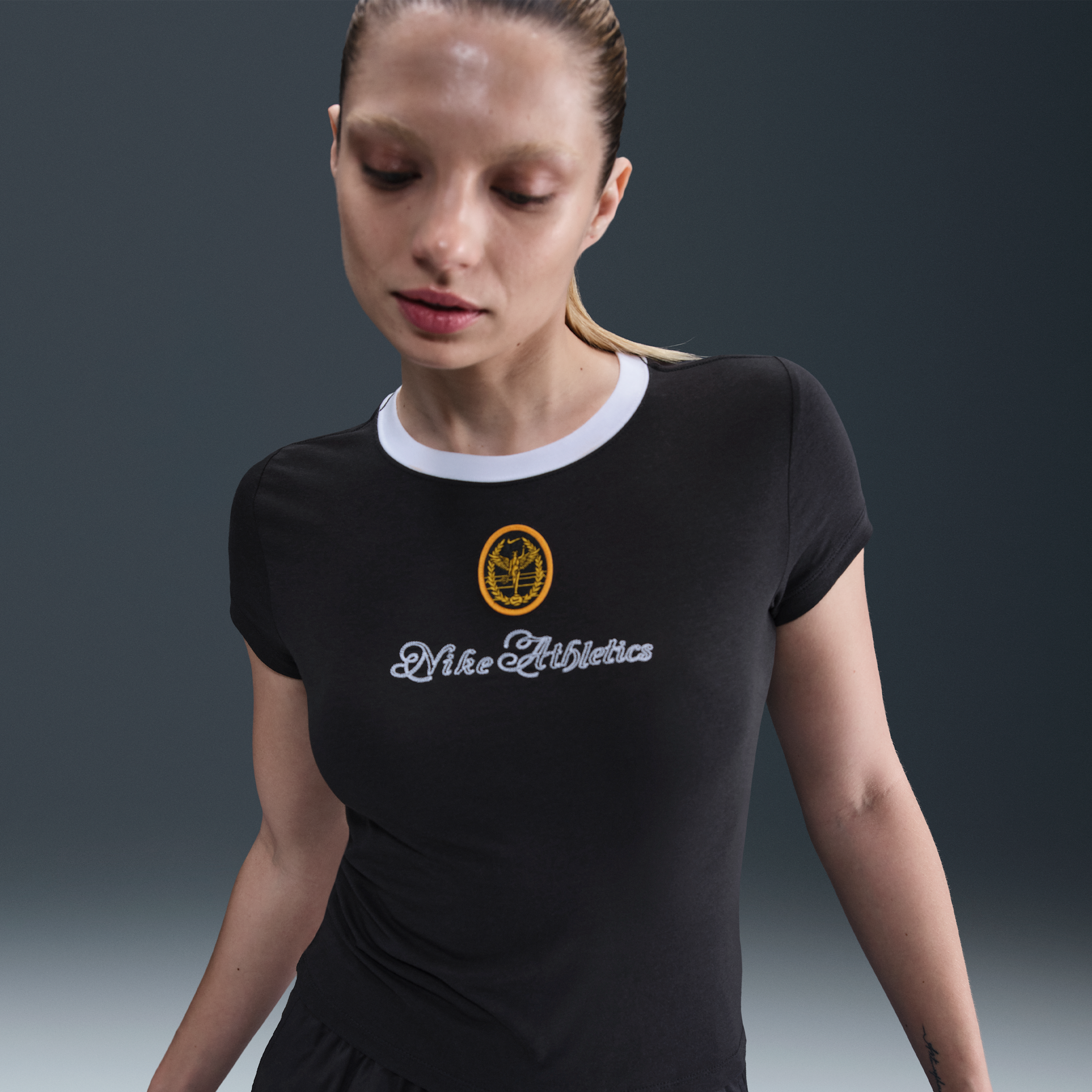 Nike Women's Sportswear Chill Knit Slim Cropped T-shirt