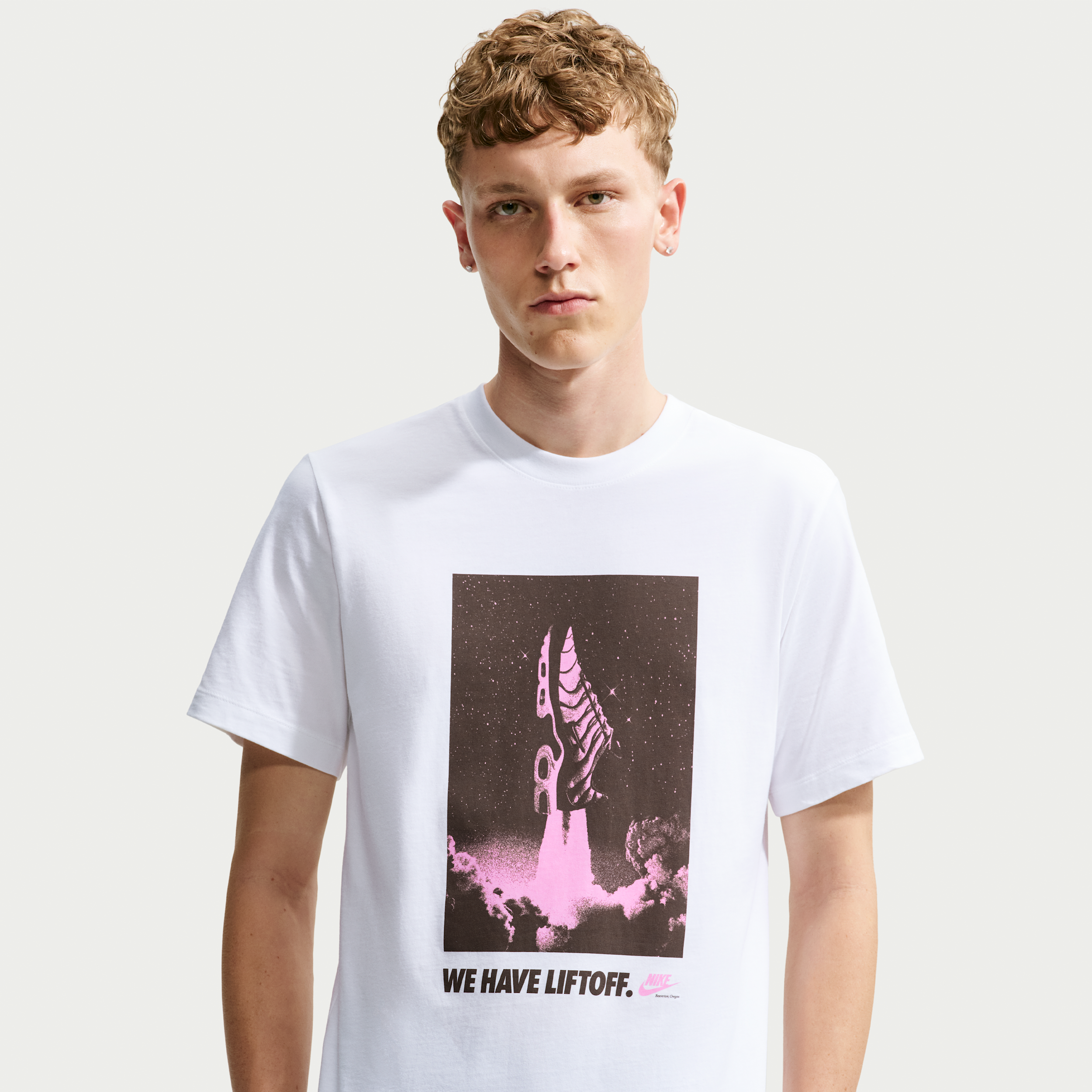 Nike Men's Sportswear Liftoff Graphic T-Shirt, XXL, White