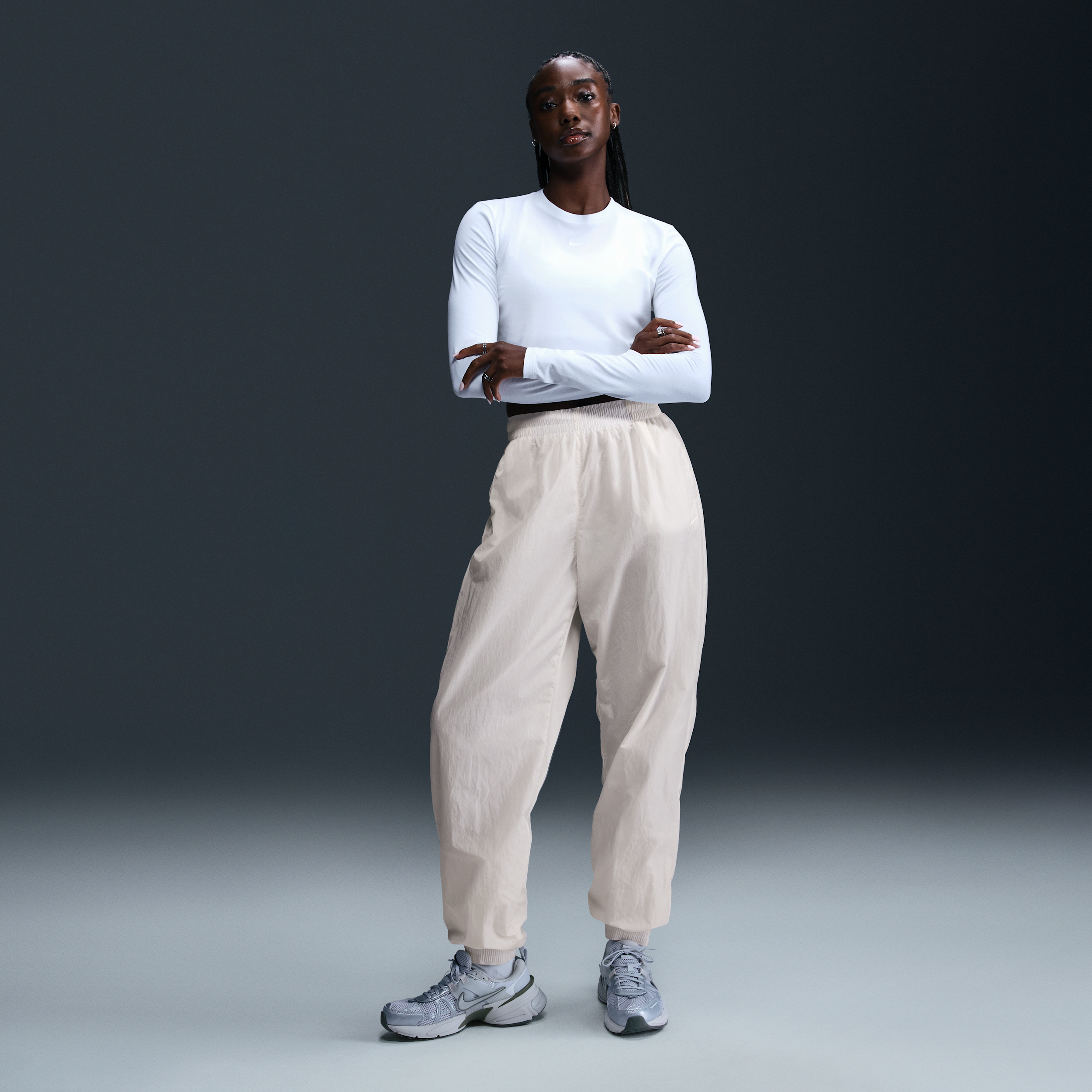 Nike Women's Sportswear Essential Mid-rise Oversized Woven Jogger Pants In White