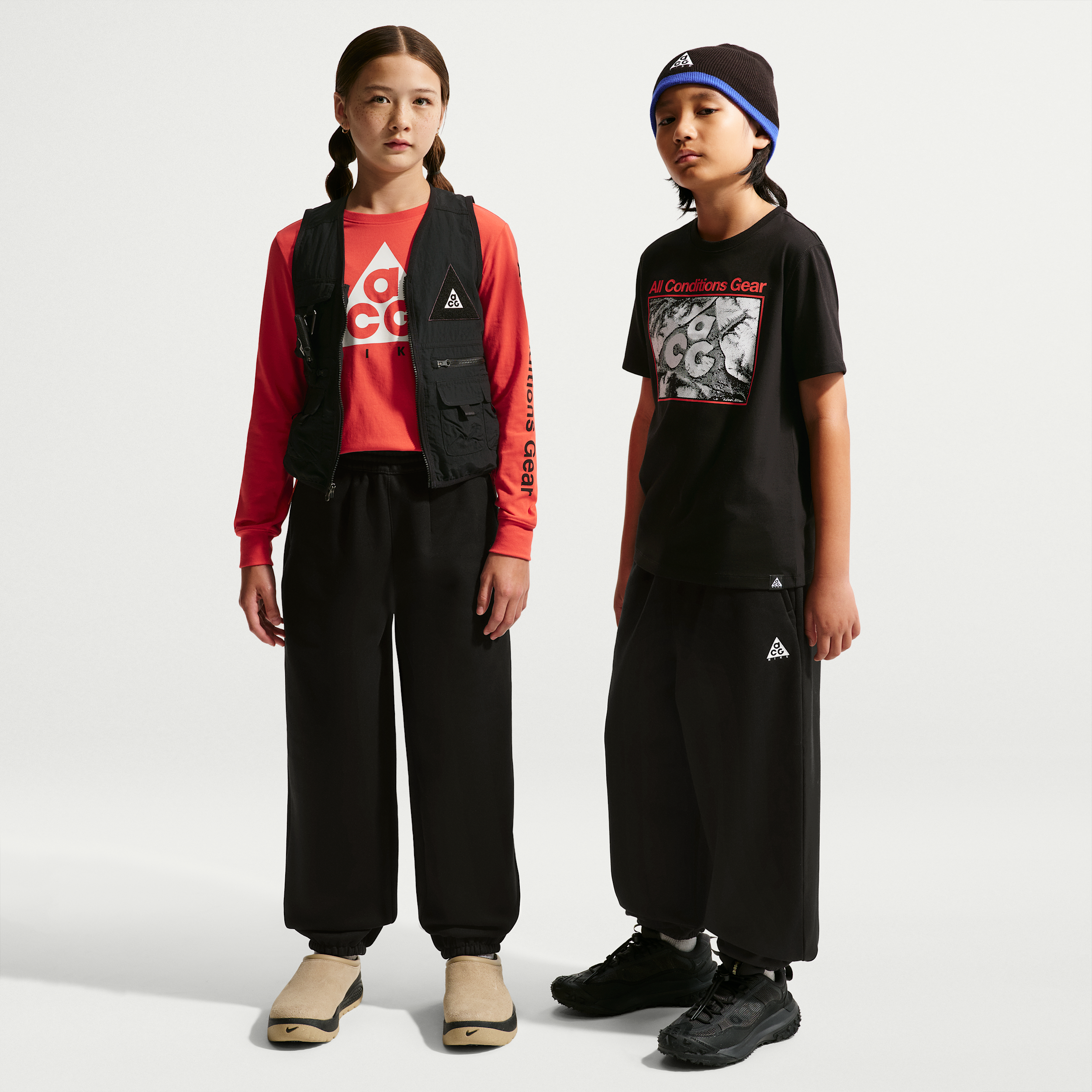 Nike ACG Big Kids' Relaxed Fleece Pants in Black | 9WCA48-023