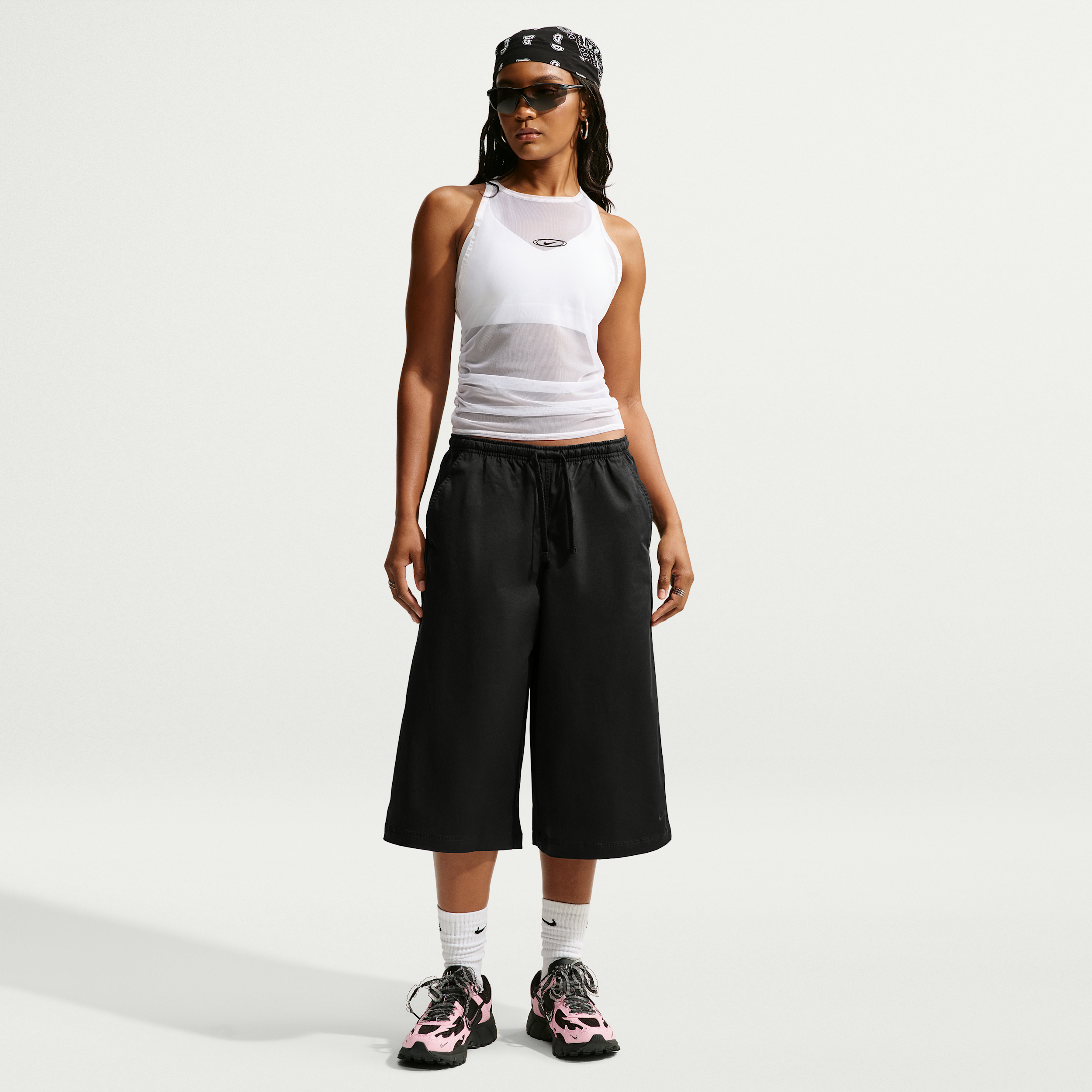 Women's Nike Sportswear Oversized Mid-Rise Parachute Shorts in Black | IM8411-010