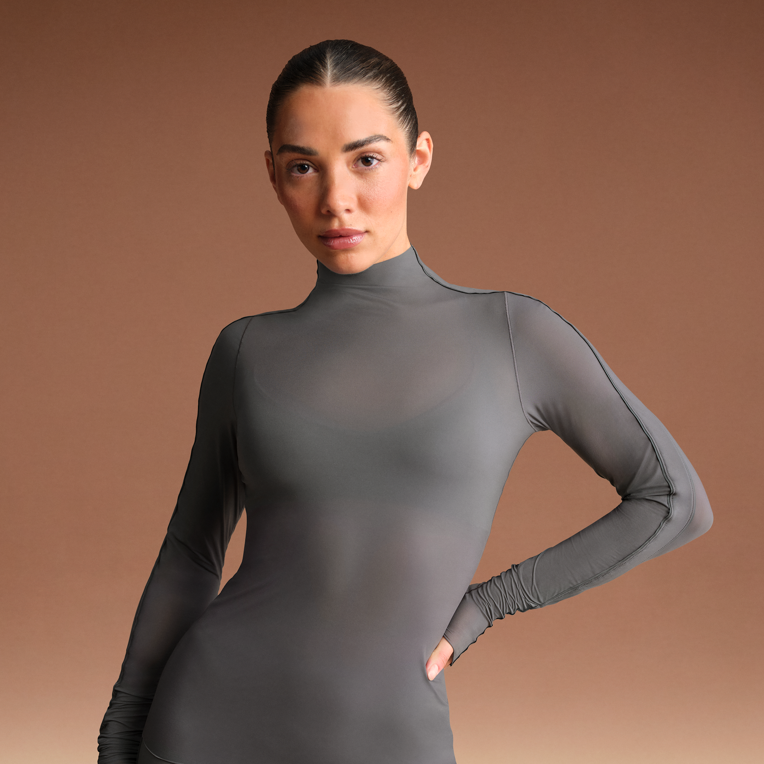 Nike Women'sskims Weightless Layers Mock-neck Long-sleeve Top In Gray