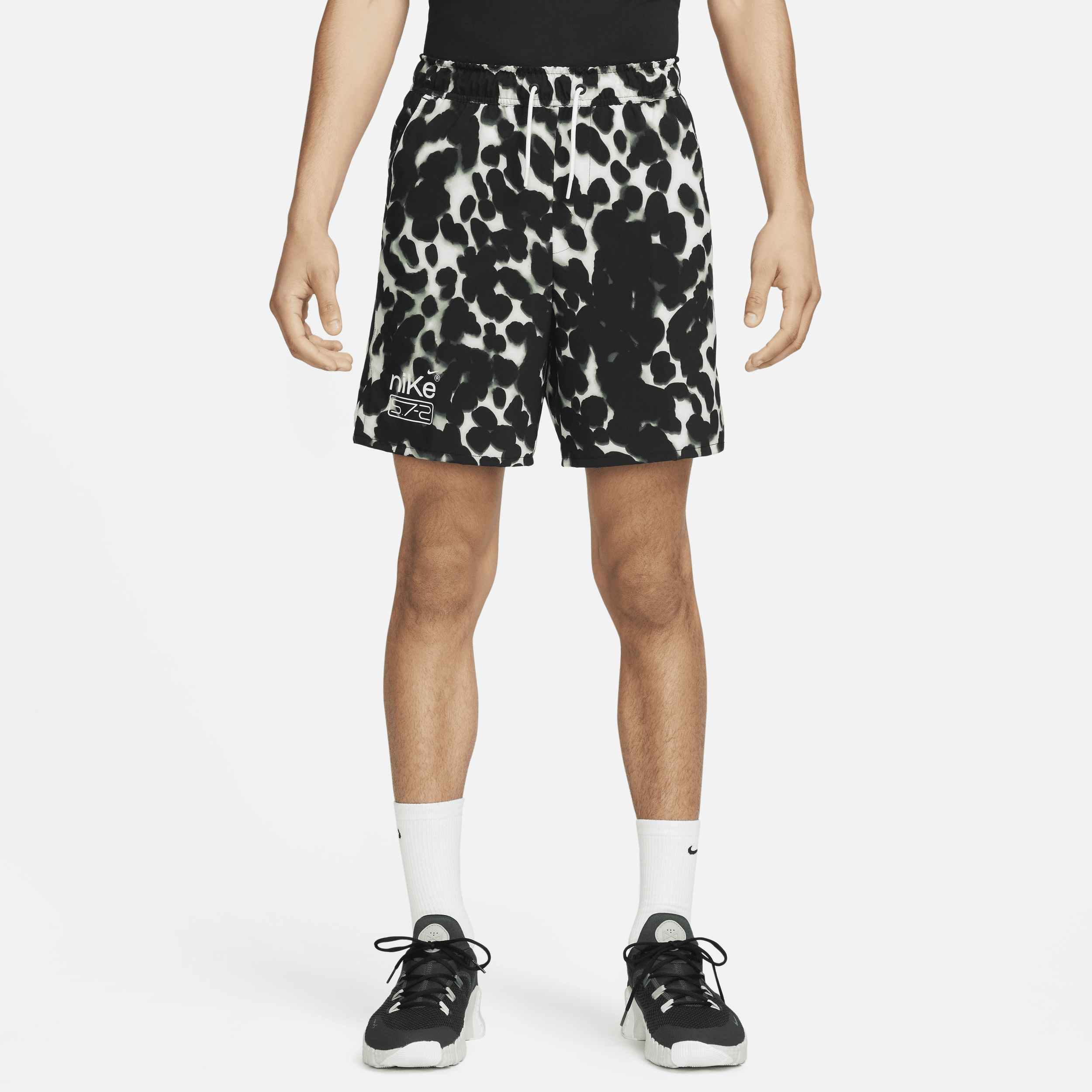 Nike Men's Unlimited Studio '72 Dri-fit 7" Unlined Versatile Shorts In Green