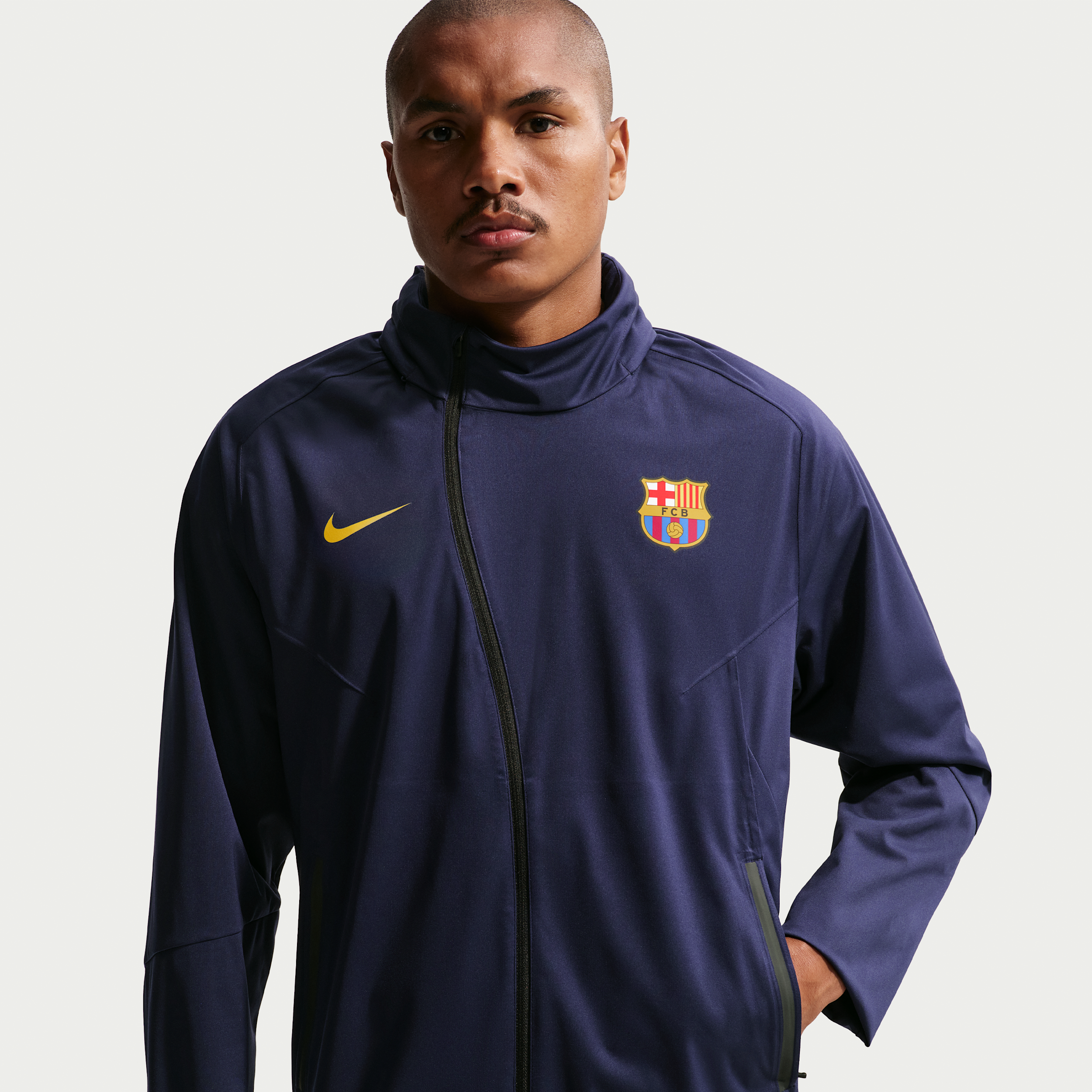 FC Barcelona Strike Shield Nike Men's Soccer Hooded Rain Jacket in Blue | II1749-498