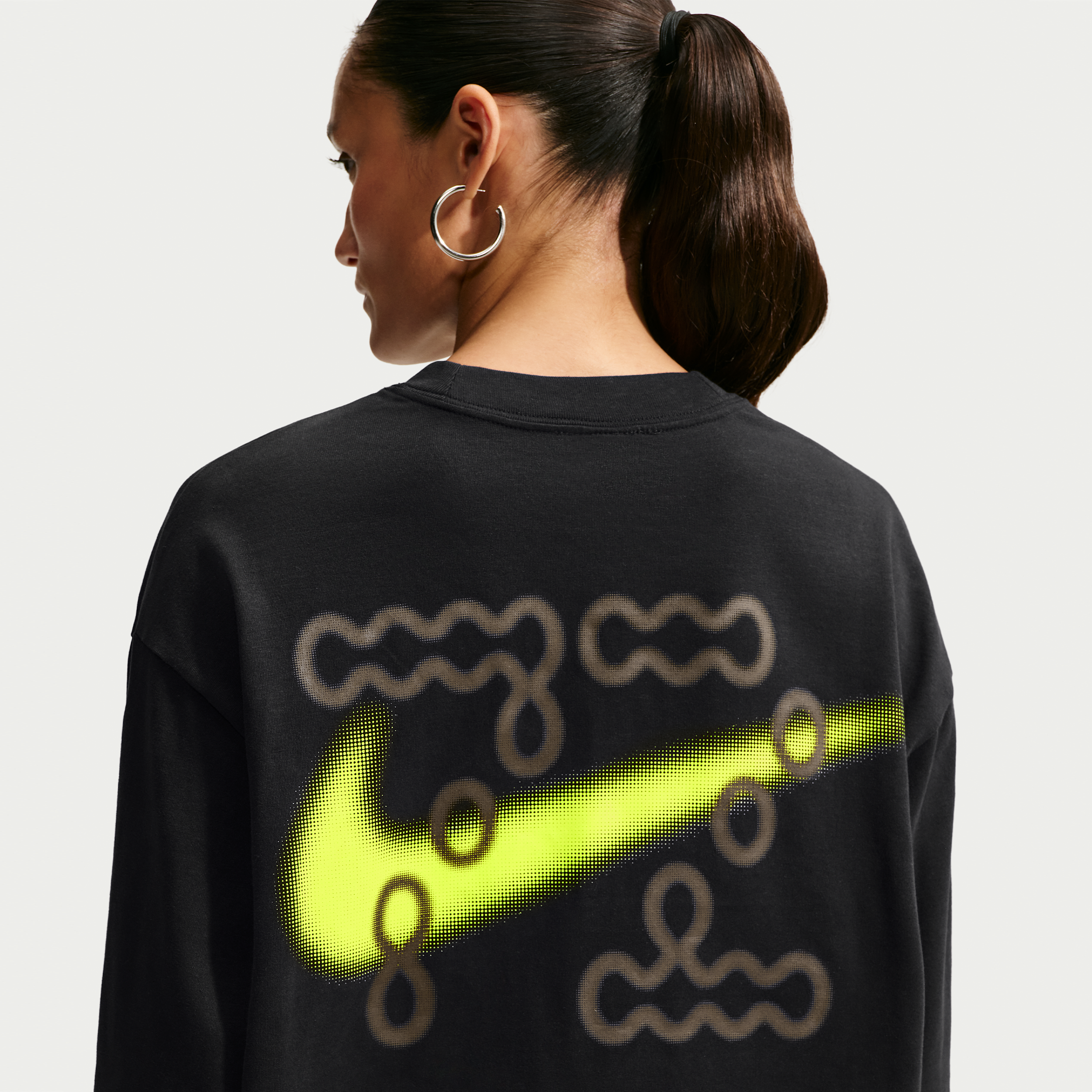 Women's Nike Sportswear Oversized Long-Sleeve T-Shirt in Black | IM6438-010