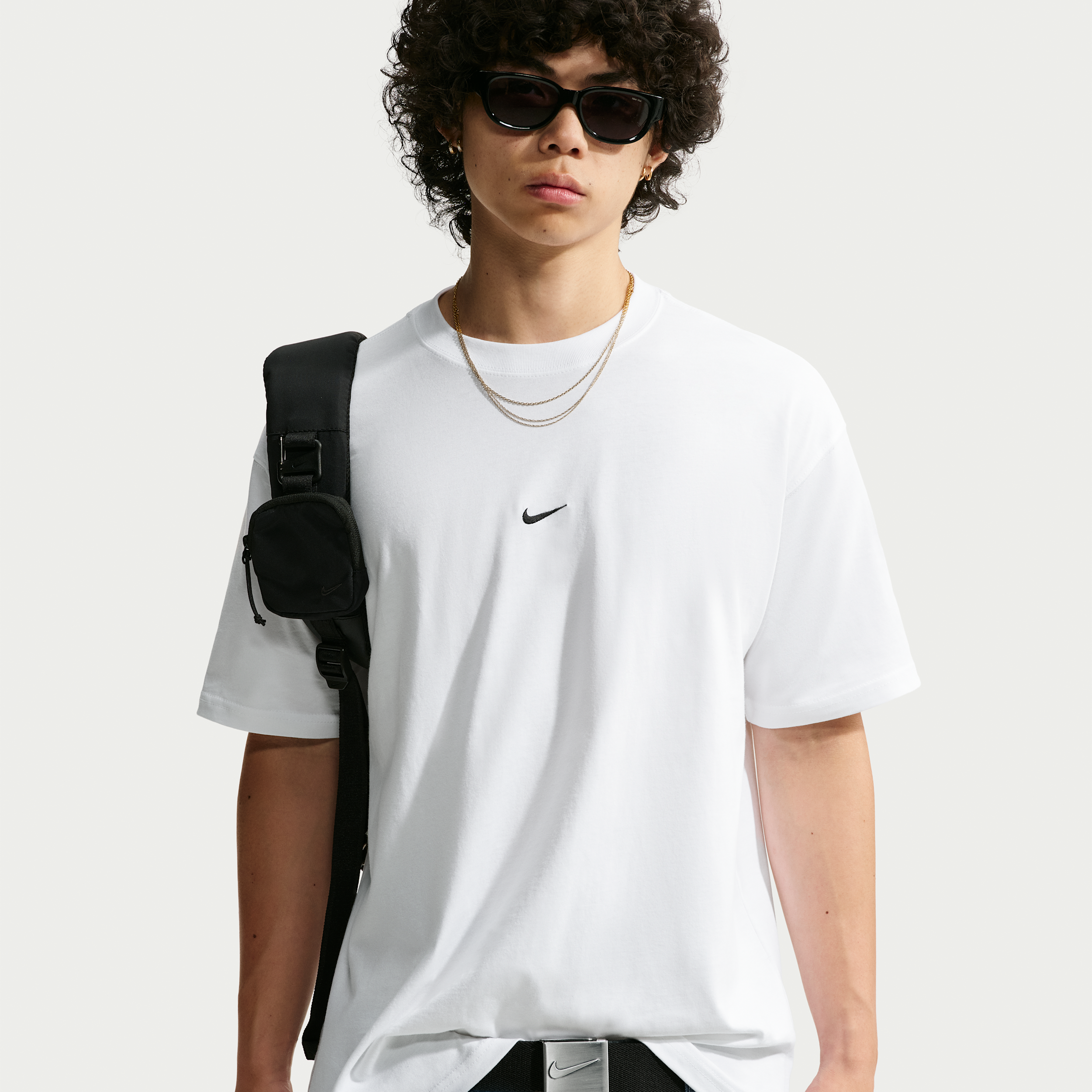 Men's Nike Sportswear Loose T-Shirt in White | IX2080-101