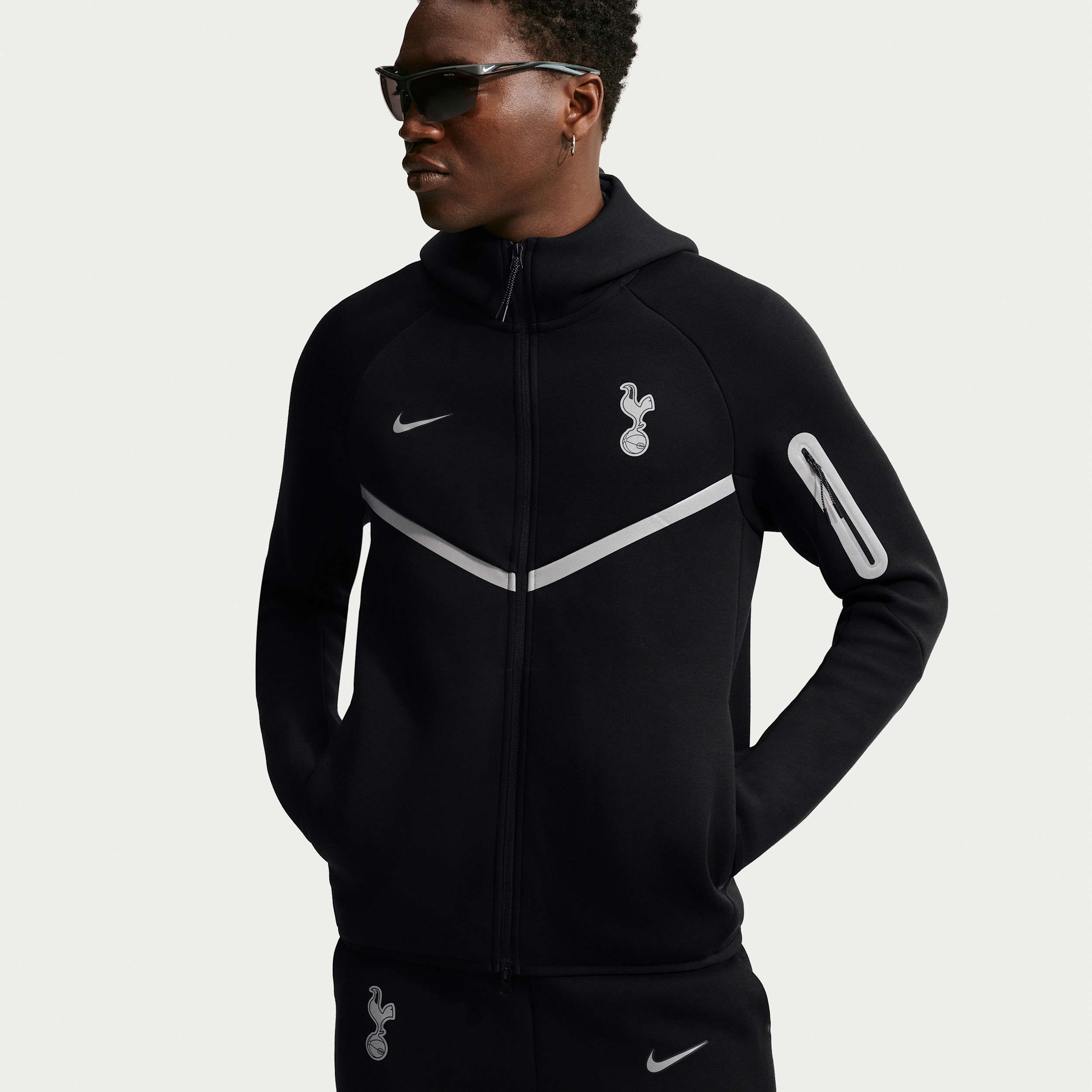Tottenham Hotspur Tech Fleece Nike Men's Windrunner Jacket in Black | IO3671-010