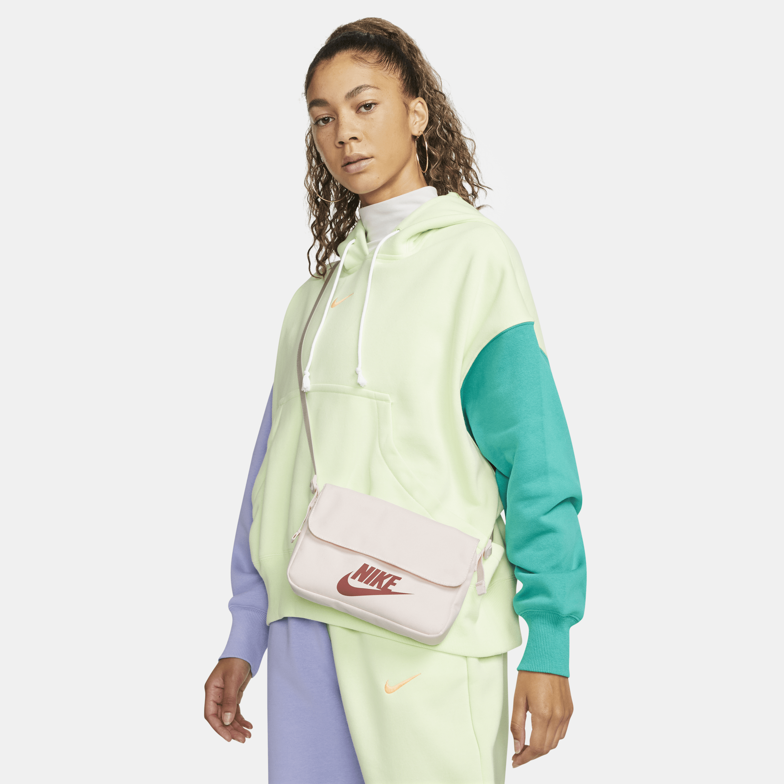 Nike Women's  Sportswear Futura 365 Crossbody Bag (3l) In Pink
