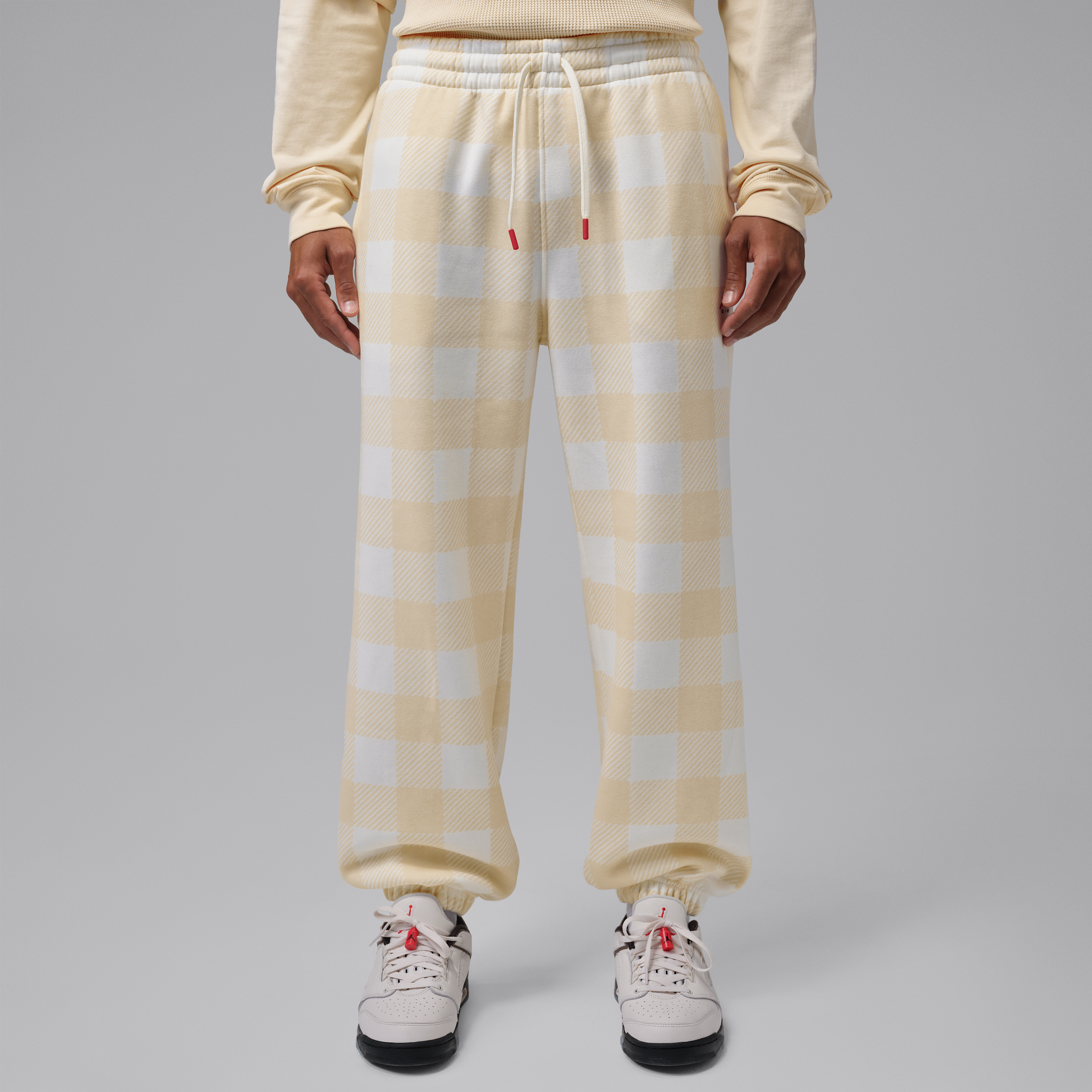 Men's Jordan Brooklyn Brushed Fleece Cuffed Pants in White | IM9820-133