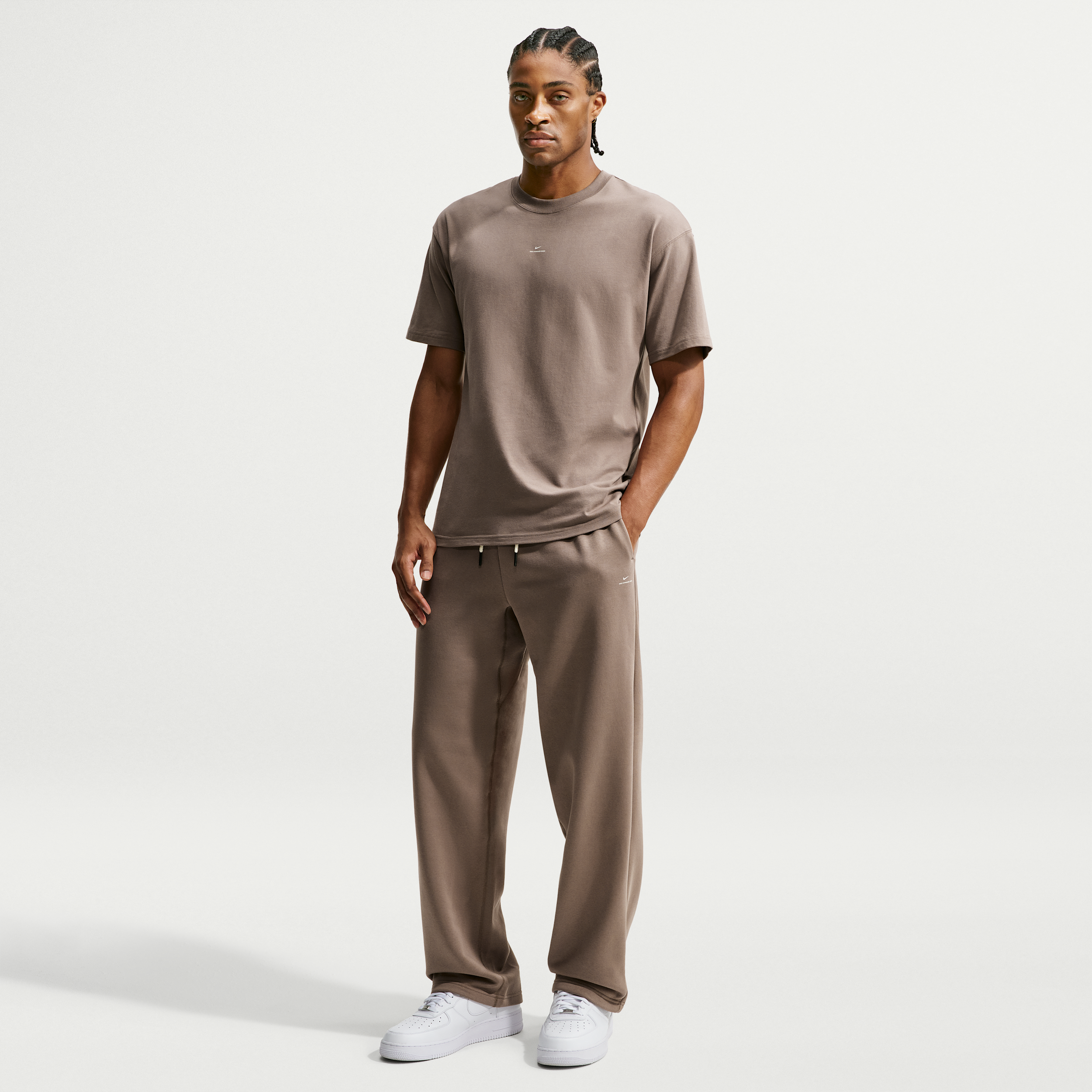 Nike Men's Standard Issue Therma-FIT Brushed Open-Hem Basketball Pants in Brown | IM6333-214