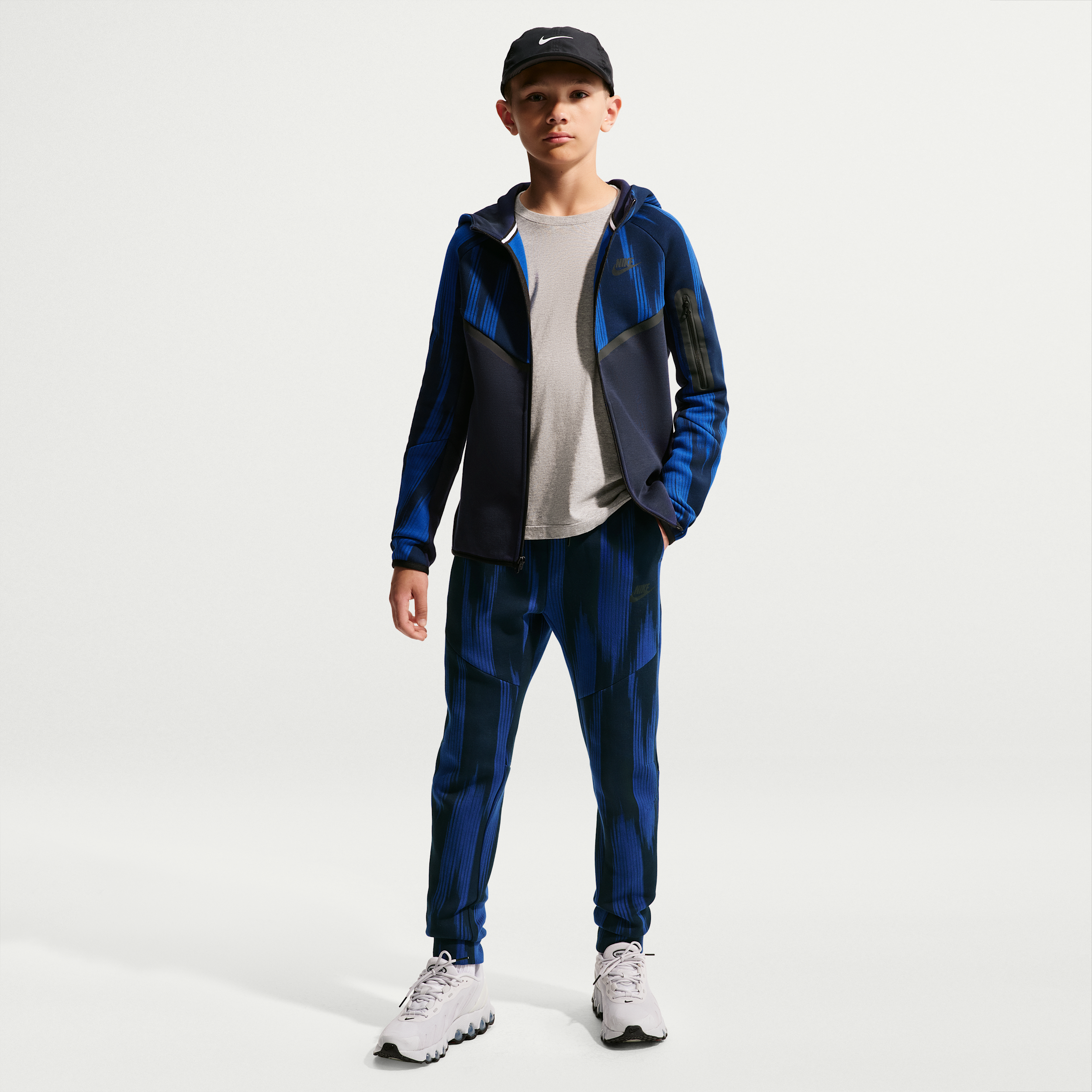 Nike Tech Fleece Big Kids' (Boys') Jogger Pants in Blue | IU4391-451
