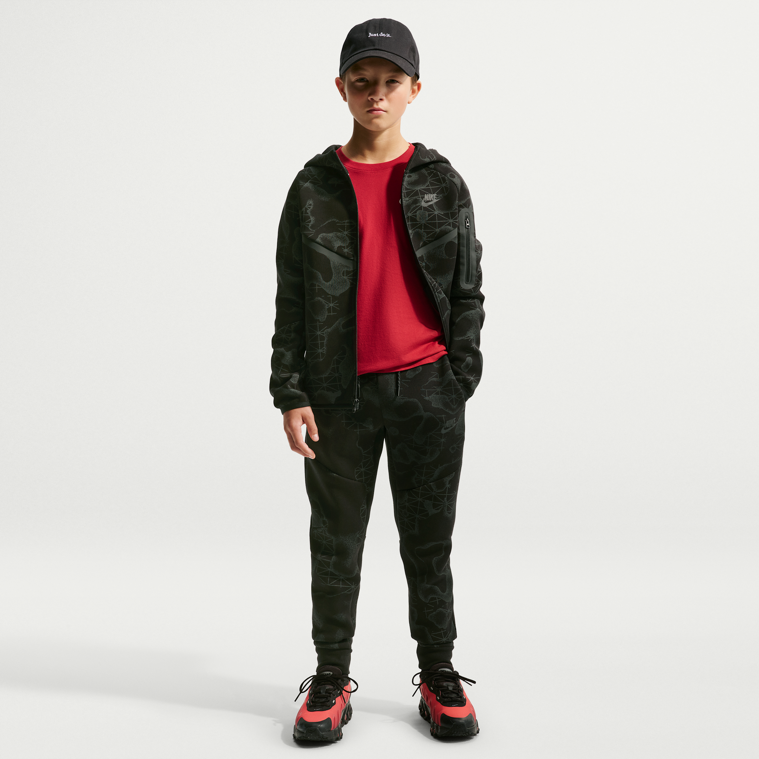 Nike Tech Fleece Big Kids' (Boys') Jogger Pants in Black | IU4393-010