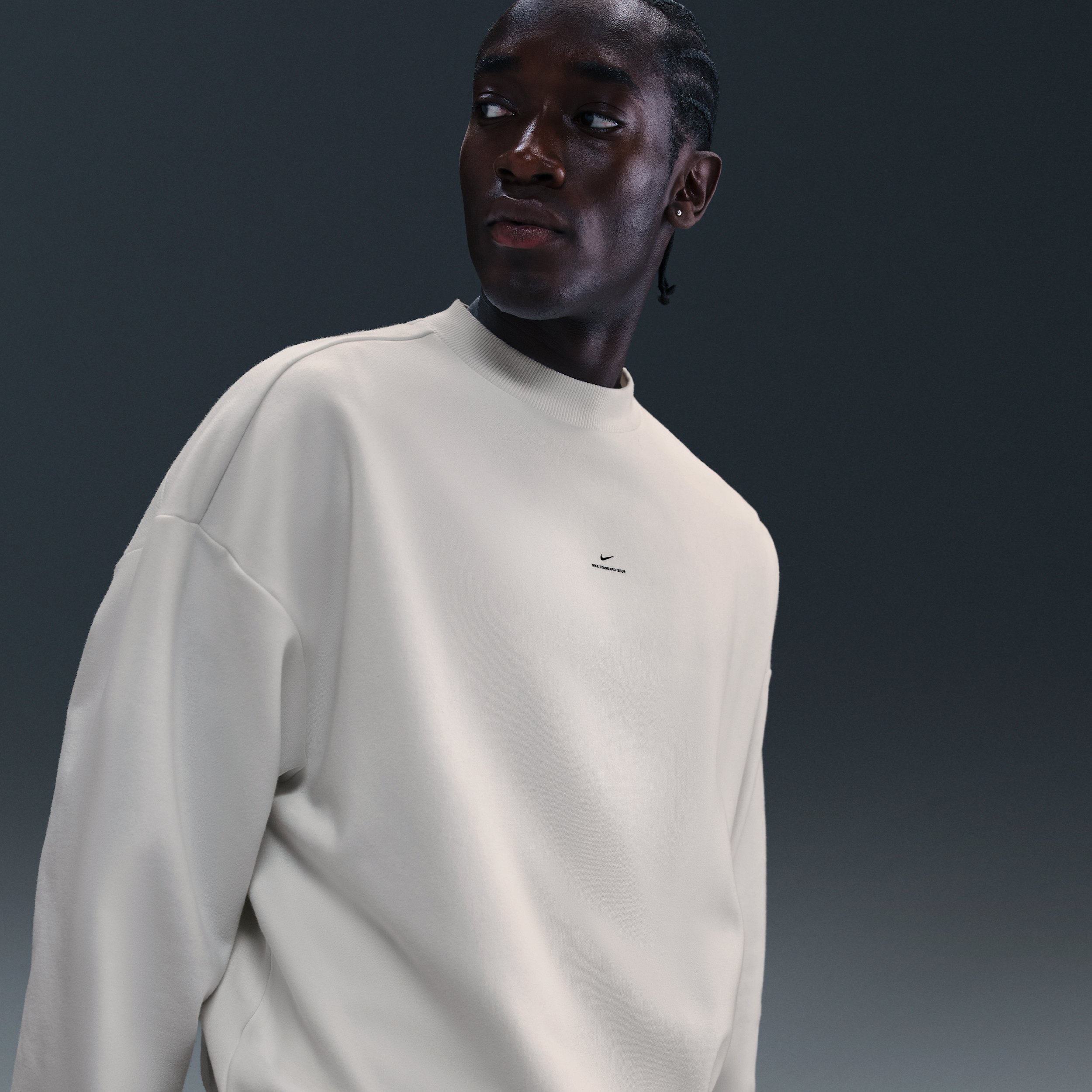 Nike Men's Standard Issue Therma-fit Basketball Crew In White