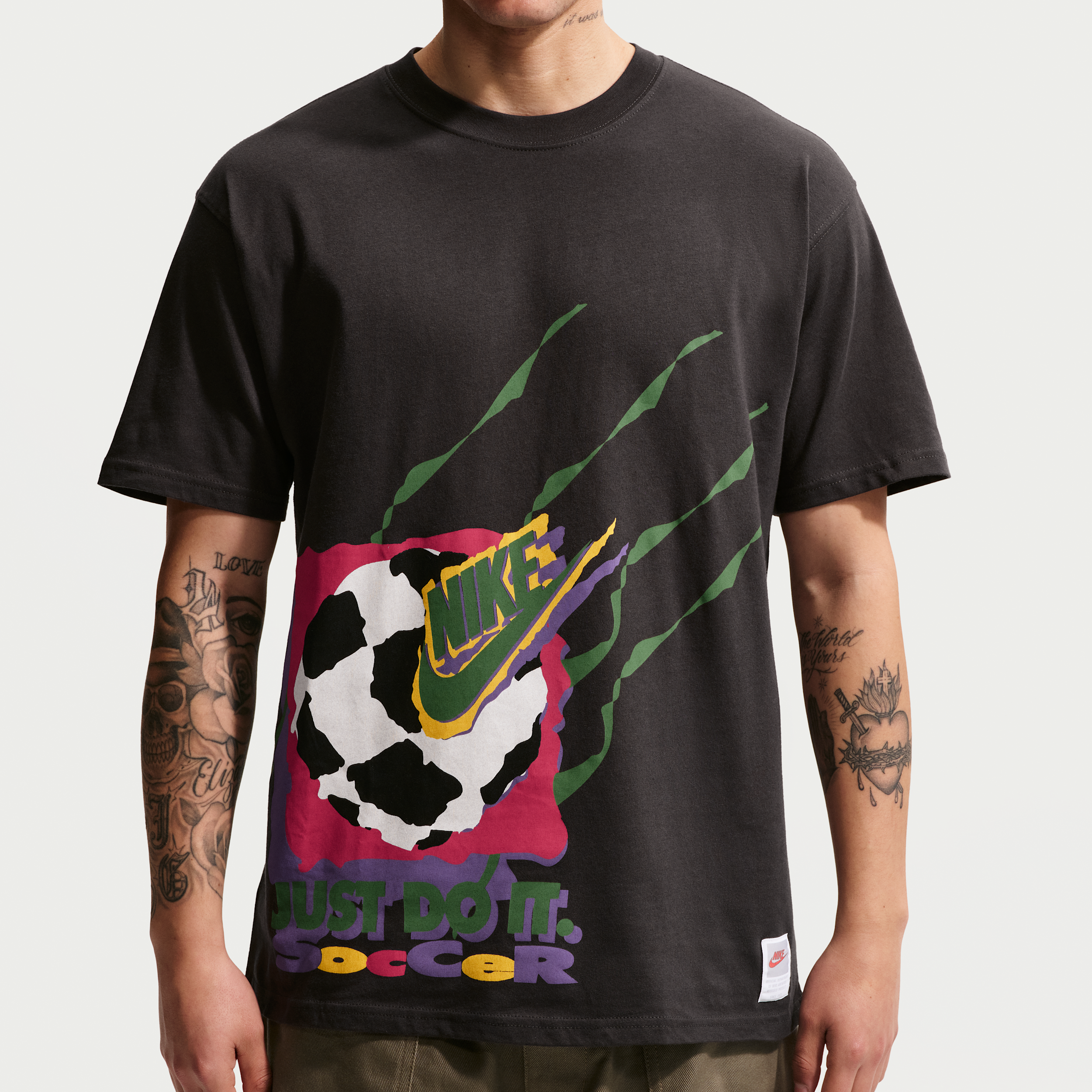 Men's Nike Sportswear T-Shirt in Black | IR4570-045