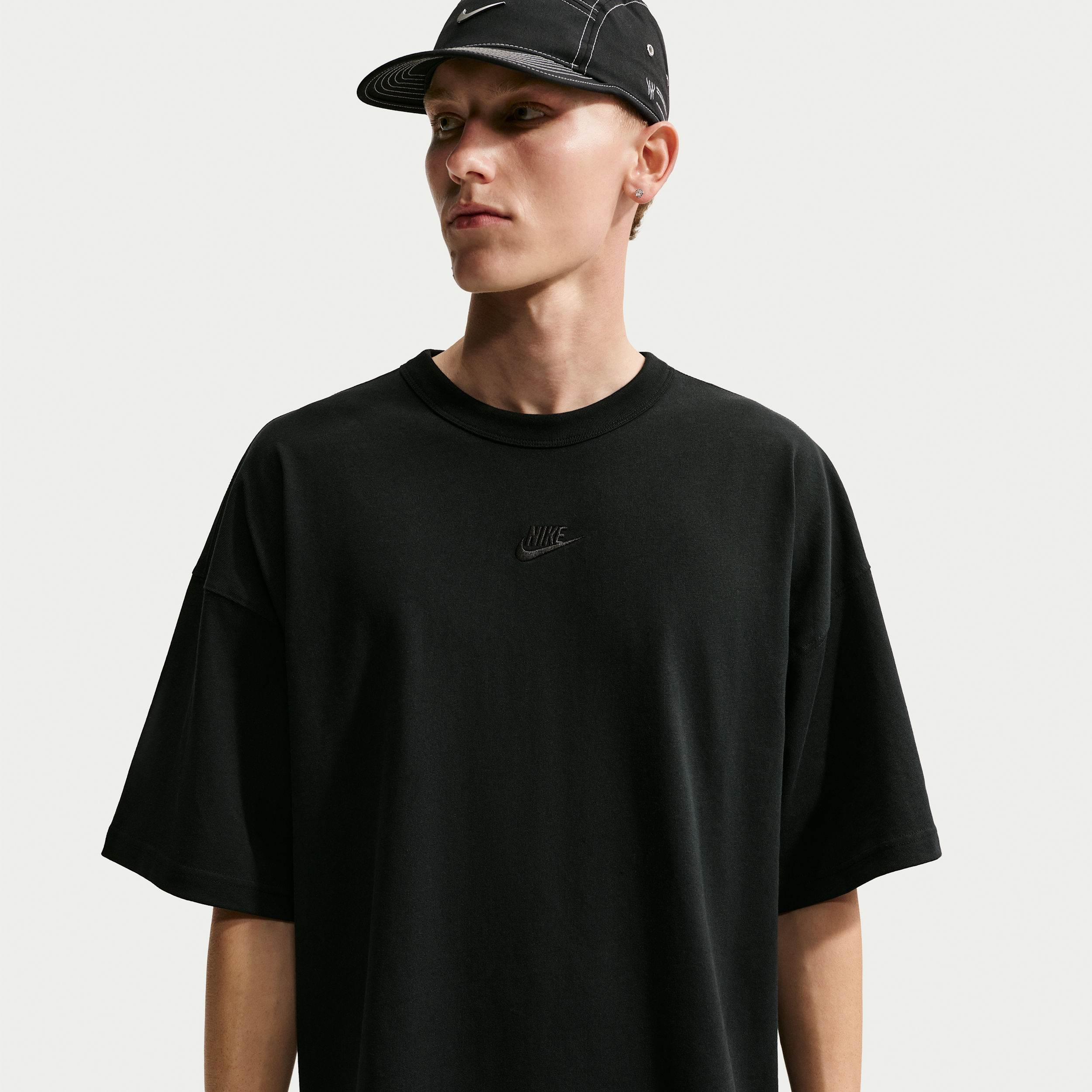 Men's Nike Sportswear Premium Essentials Oversized T-Shirt in Black | IH1129-010