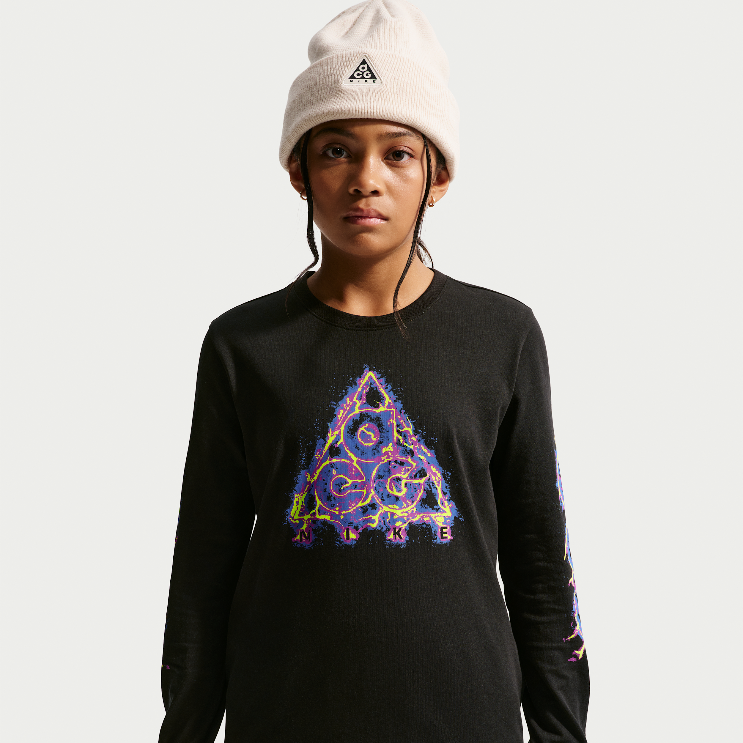 Nike ACG Big Kids' Dri-FIT Long-Sleeve Lightening Logo T-Shirt in Black | 9WCA92-023