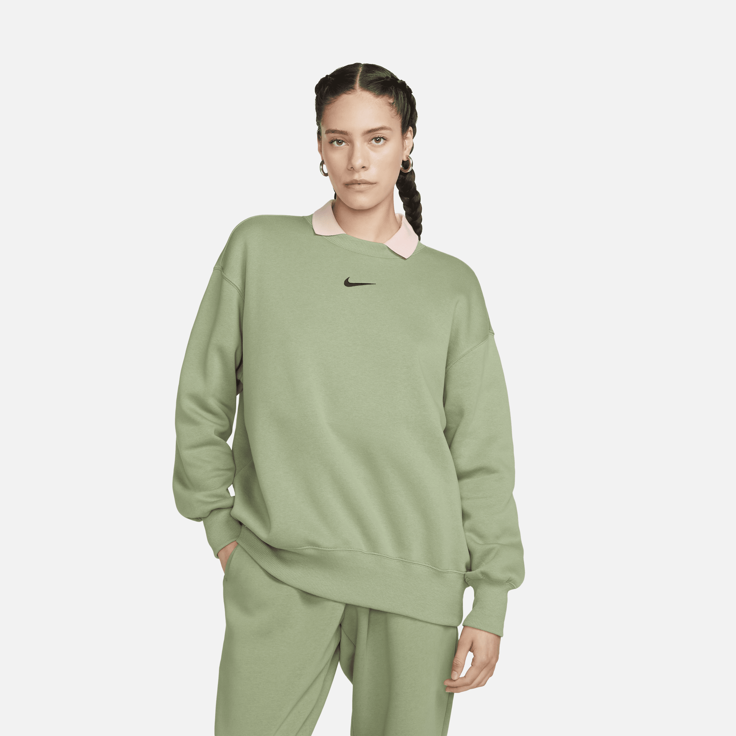 Nike club fleece crew 2025 neck sweatshirt in sage green