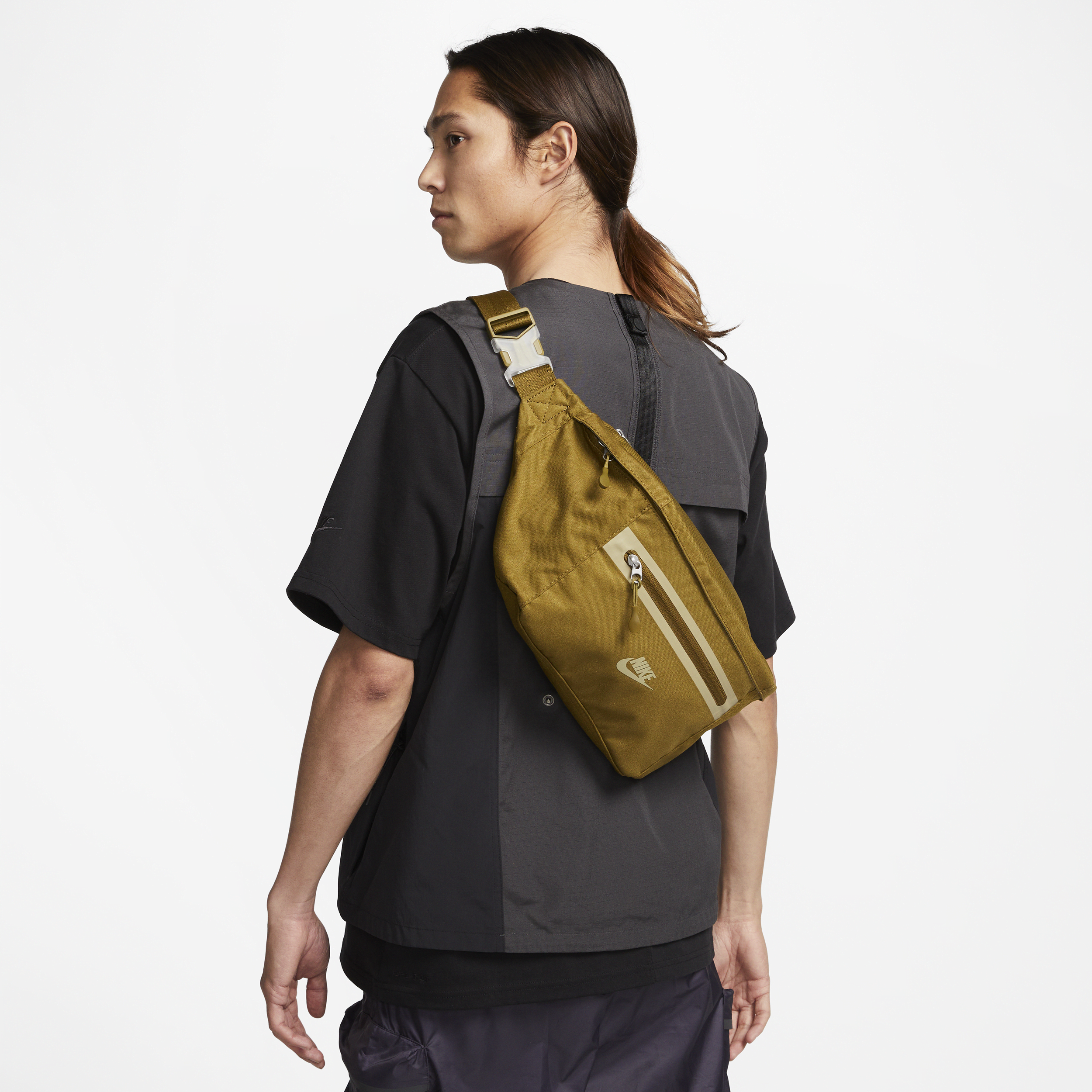 Nike Unisex Elemental Premium Fanny Pack (8l) In Brown