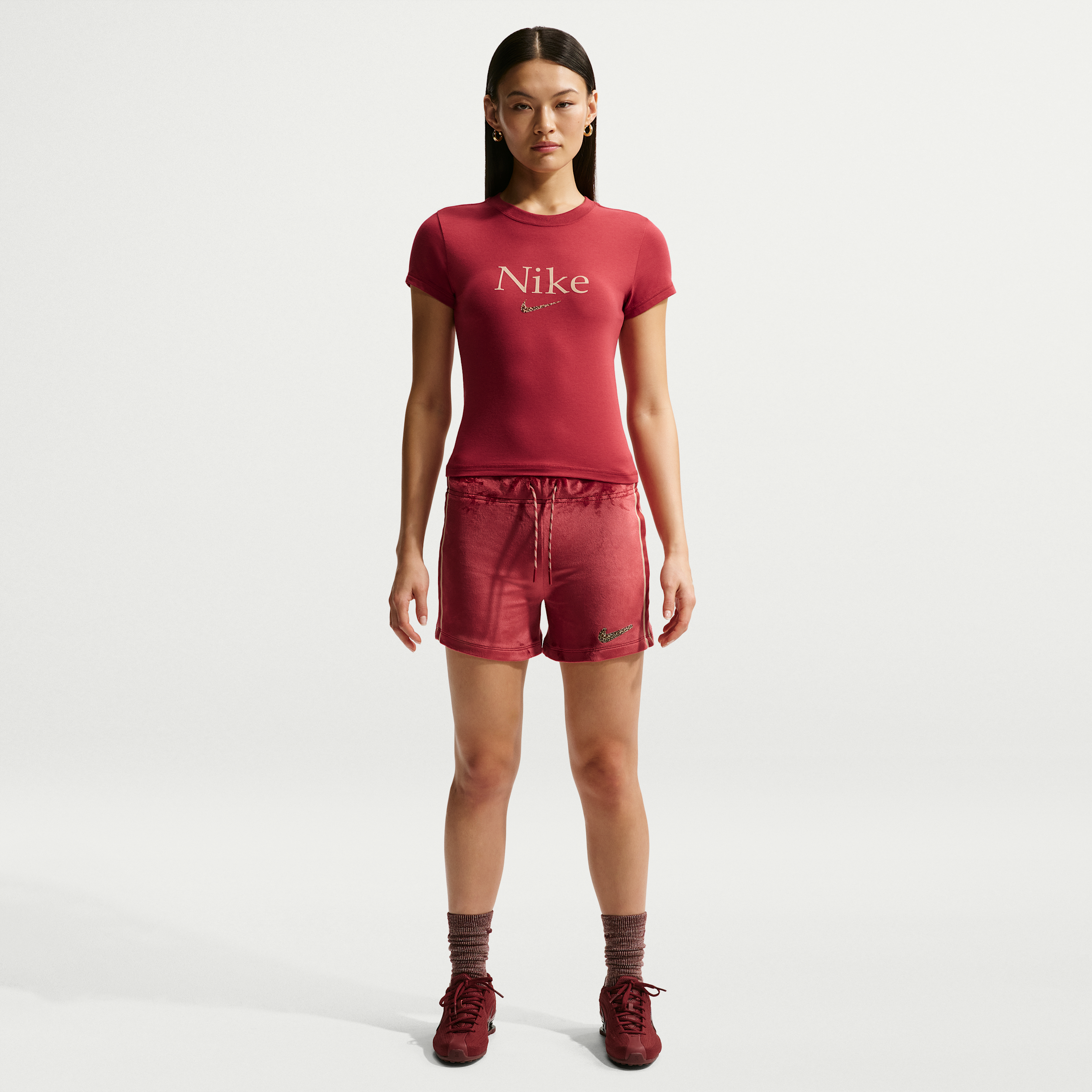 Thumbnail - Nike Velours-Shorts (Damen) - Rot
