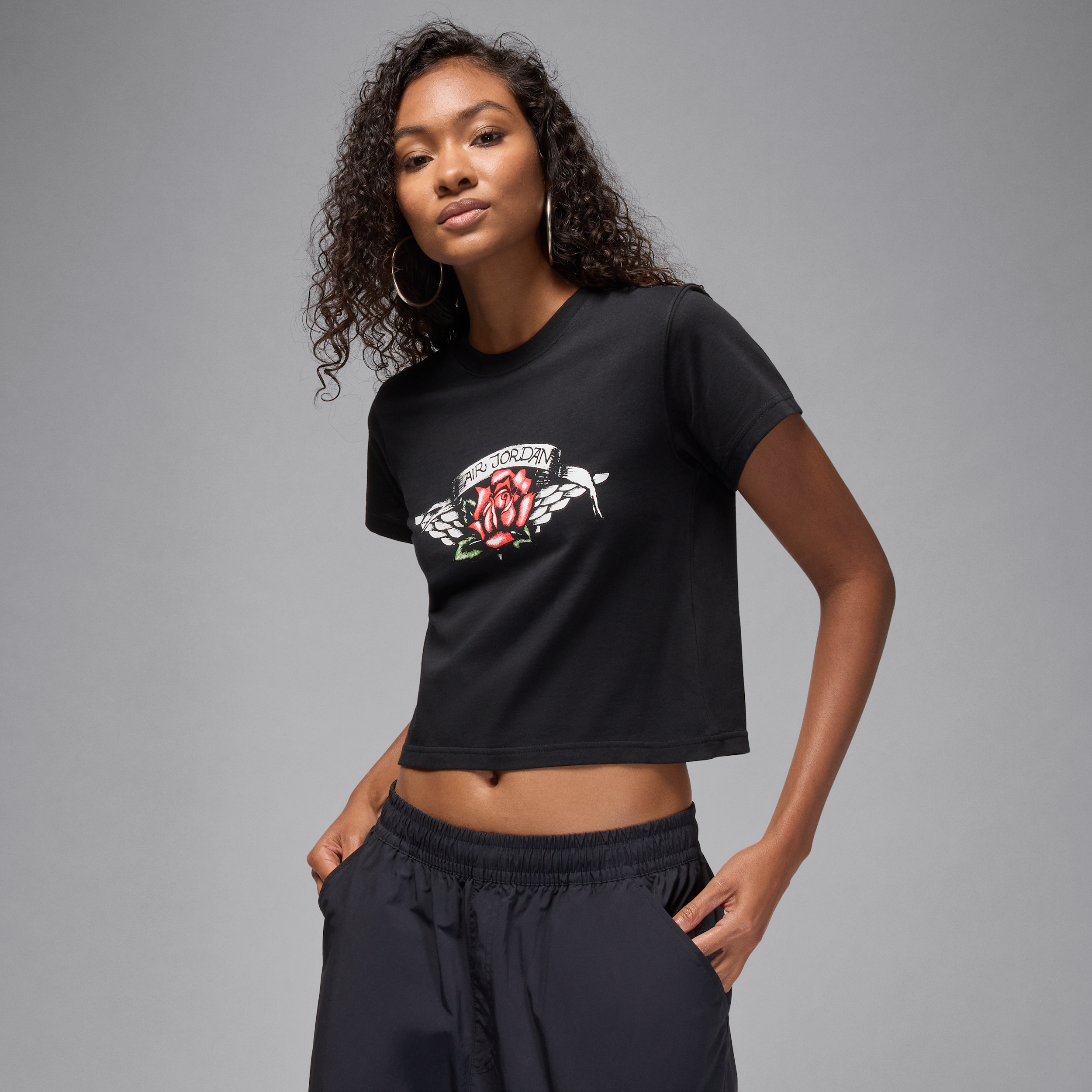 Thumbnail - Jordan Flight T-Shirt mit Grafik in schmaler Passform (Damen) - Schwarz