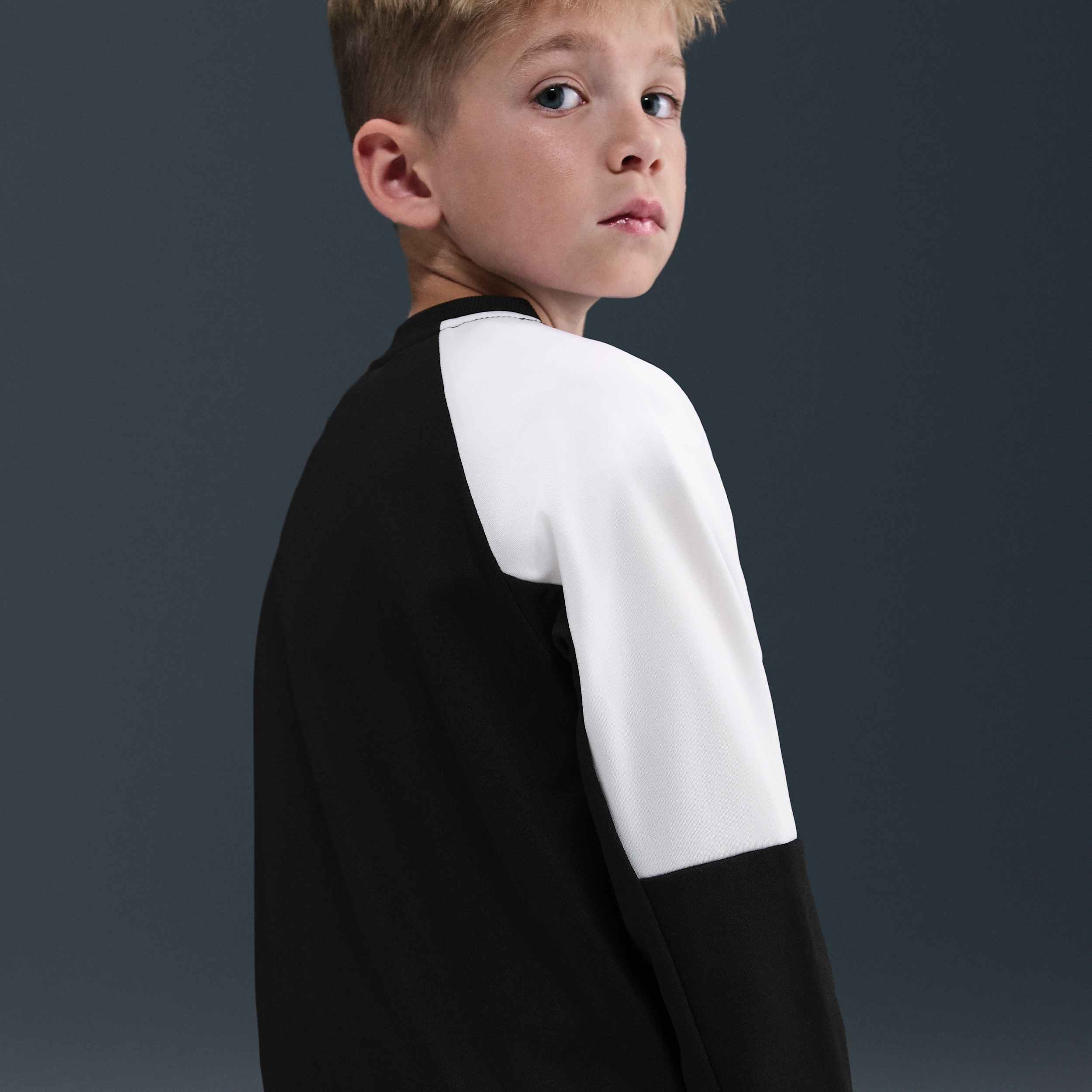 Thumbnail - Nike Dri-FIT Lifestyle Essentials zweiteiliges Rundhalsshirt-Set (jüngere Kinder) - Schwarz