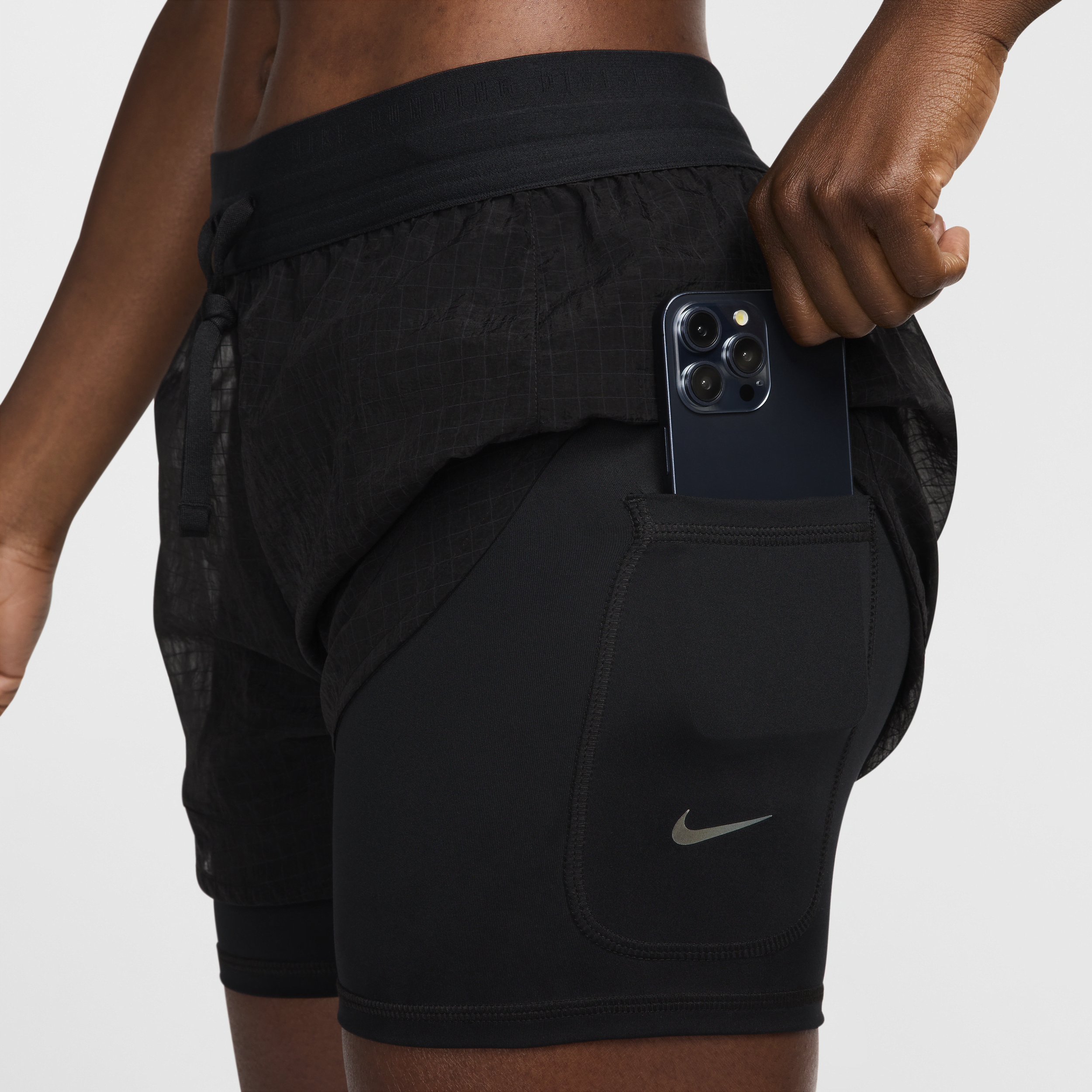 Short de running 2-en-1 taille mi-haute 8 cm Dri-FIT Nike Running Division pour femme - Noir