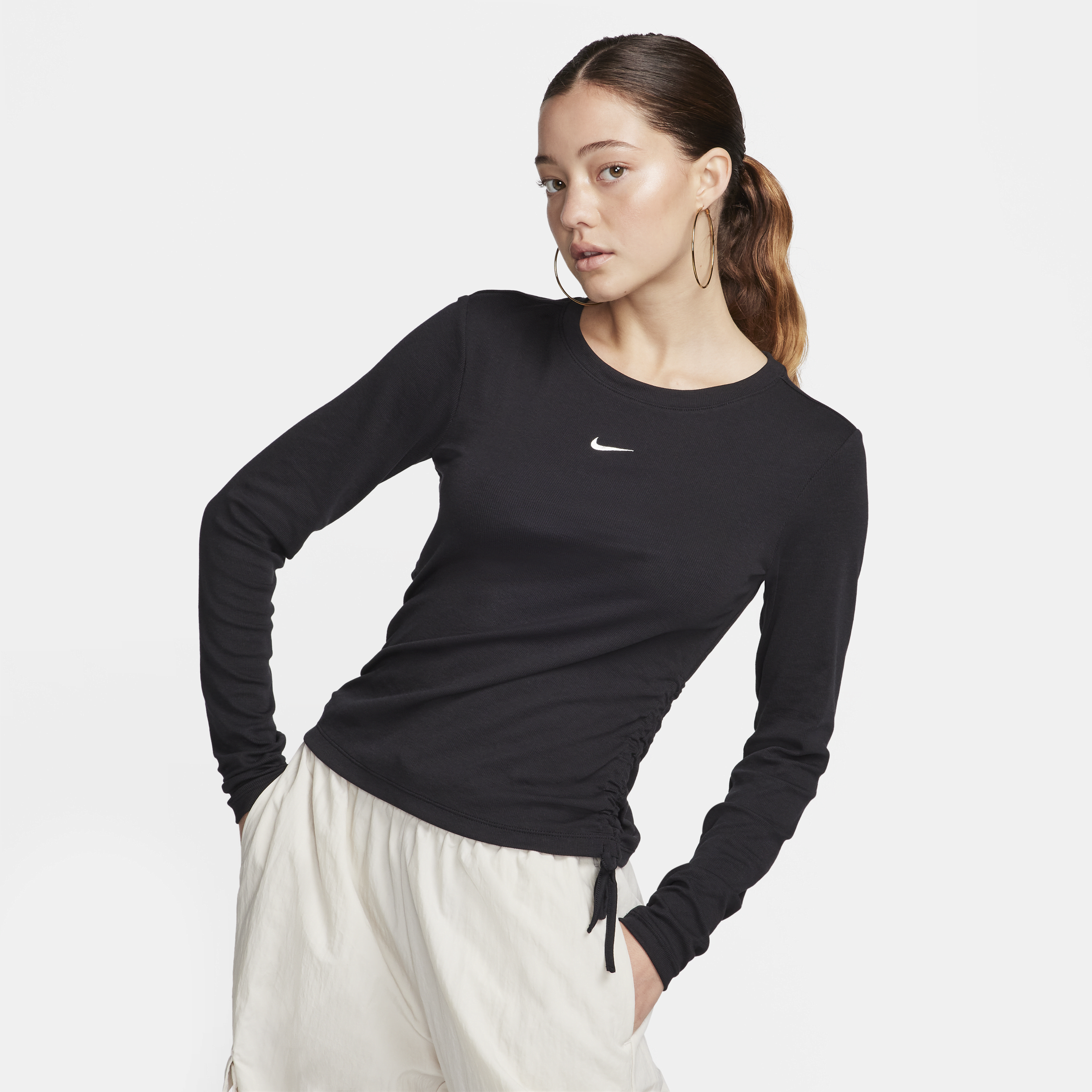 Nike Sportswear Essential korte damestop met ribbels en lange mouwen Zwart