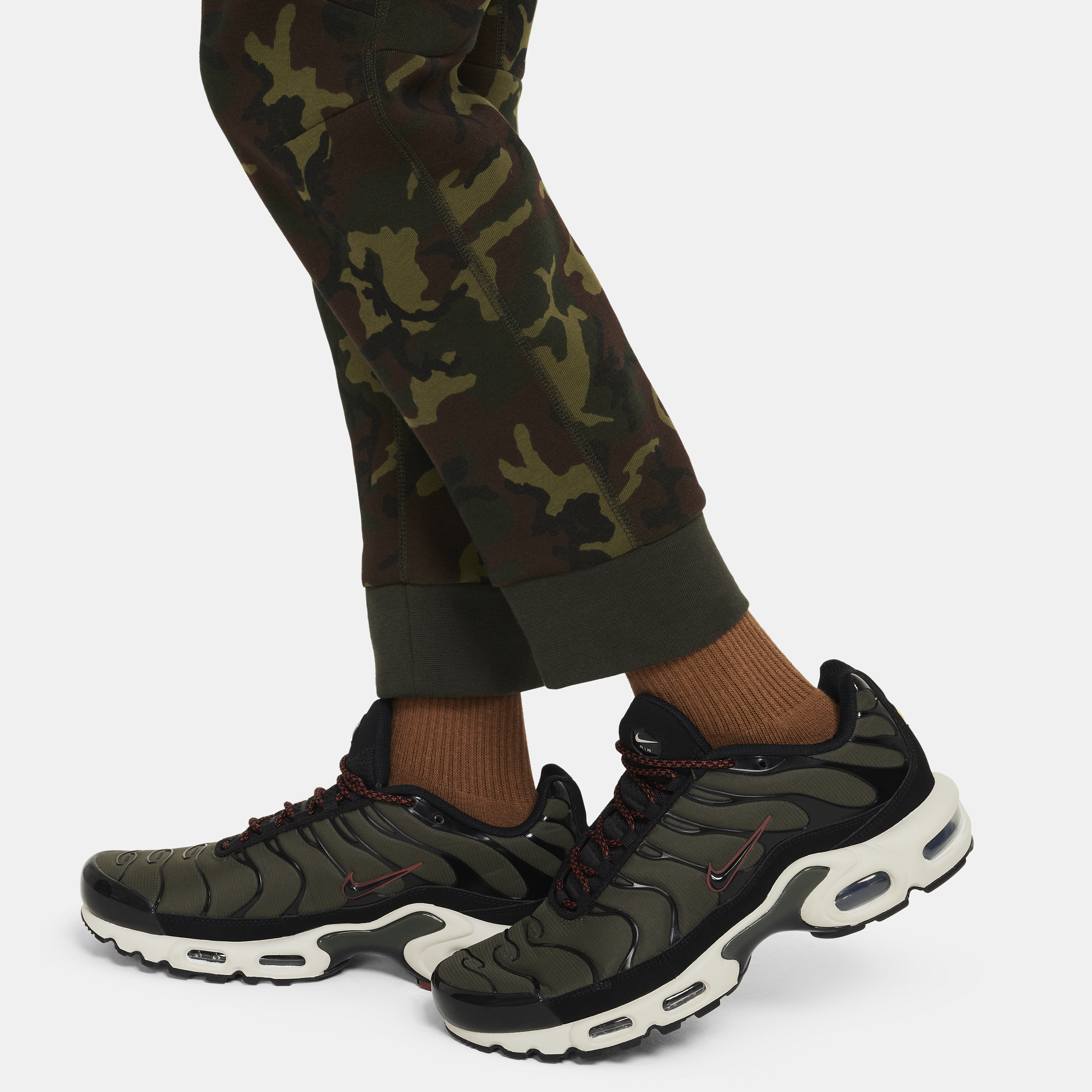 Nike Sportswear Tech Fleece joggingbroek met camouflageprint voor jongens Zwart
