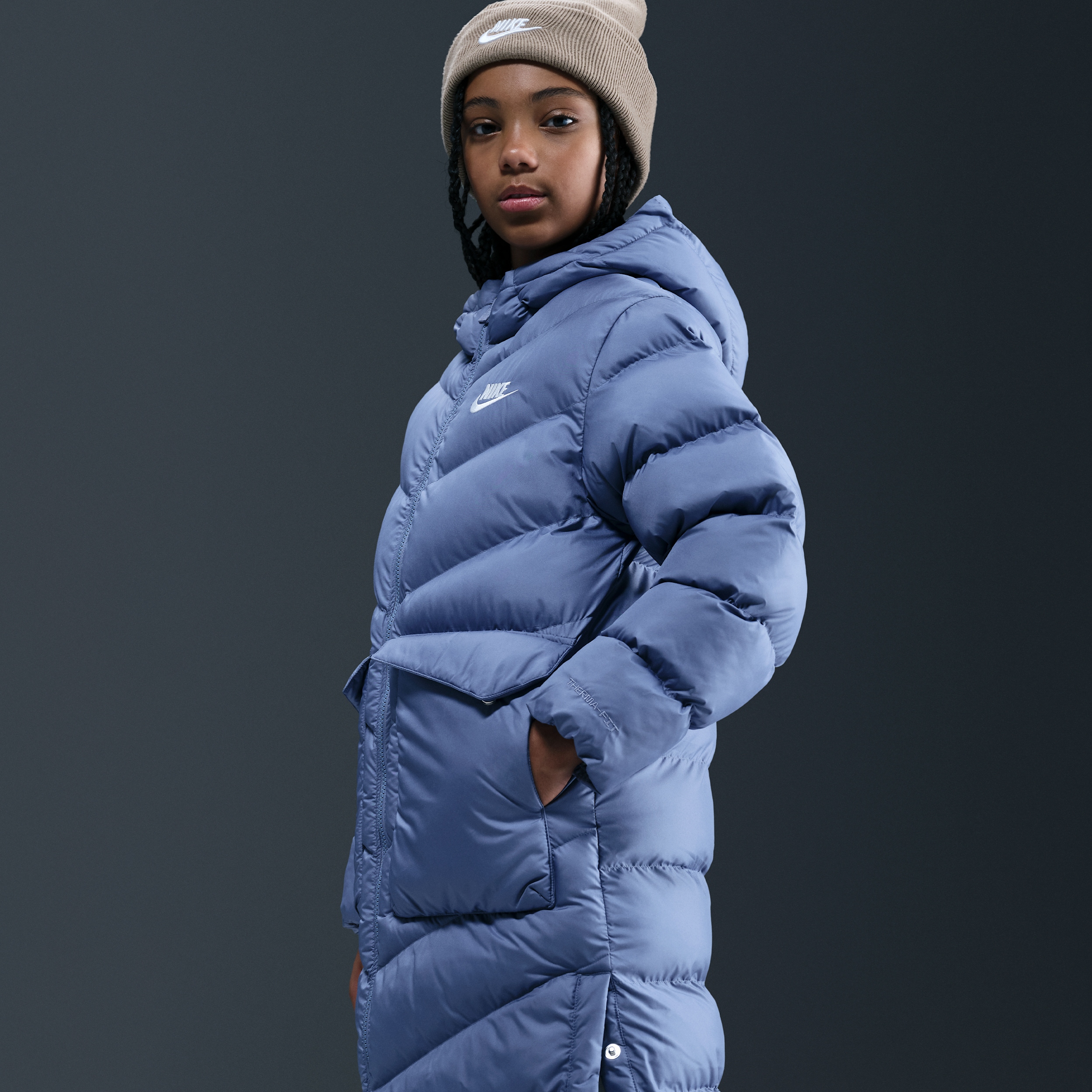Thumbnail - Nike All Day Play Therma-FIT-Puffer-Parka mit weiter Passform in voller Länge (ältere Kinder) - Blau
