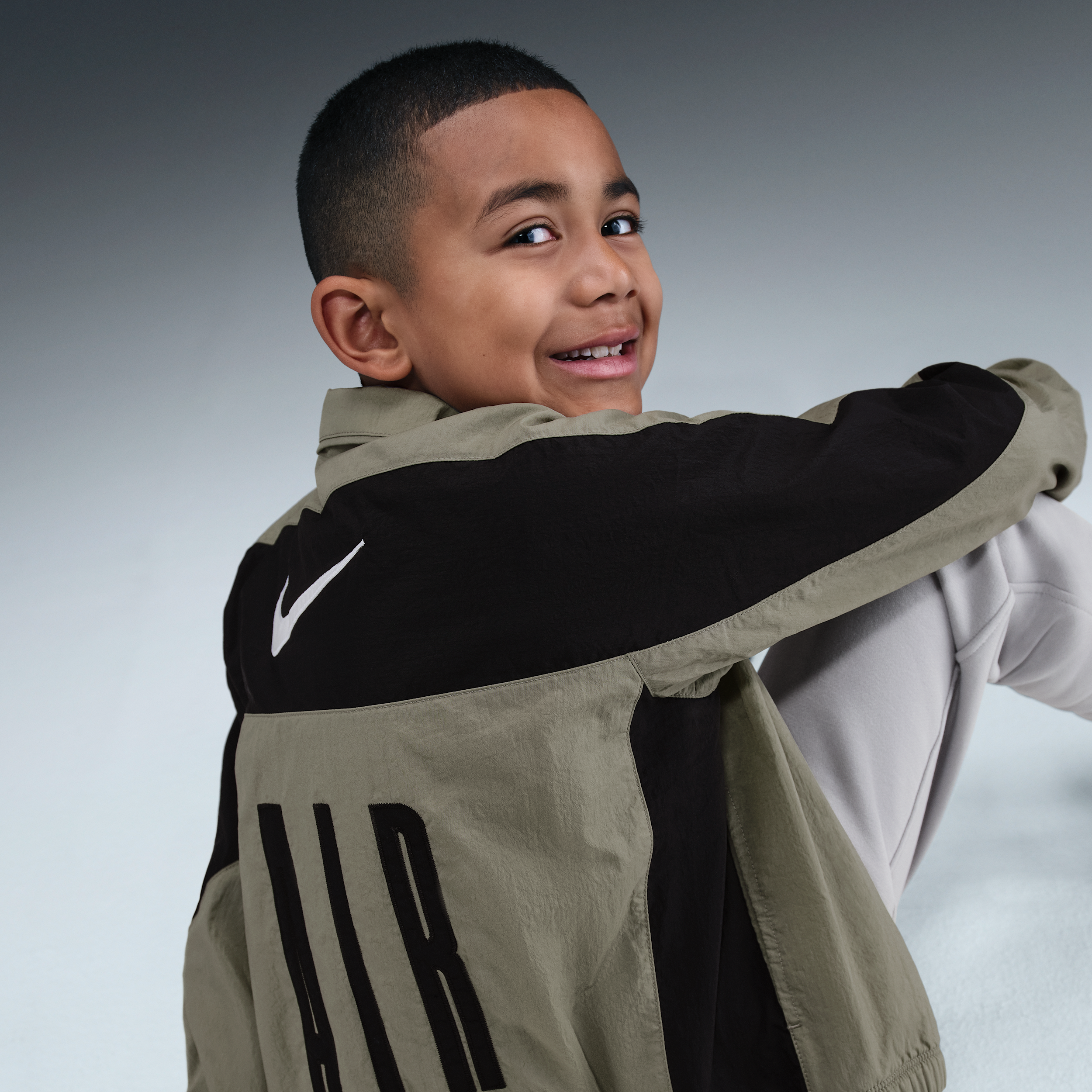 Thumbnail - Nike Air Track-Jacket aus Webstoff (ältere Kinder) - Grün