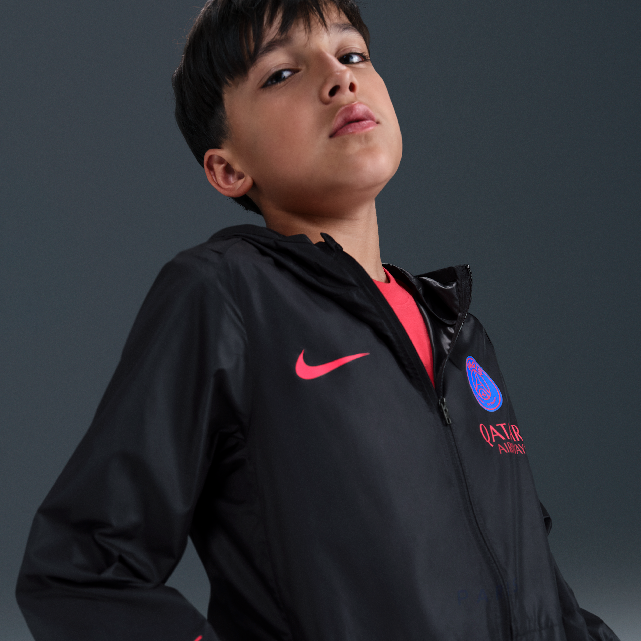 Thumbnail - Paris Saint-Germain Academy Pro Third Nike Total 90 Fußball-Regenjacke mit Kapuze (ältere Kinder) - Schwarz