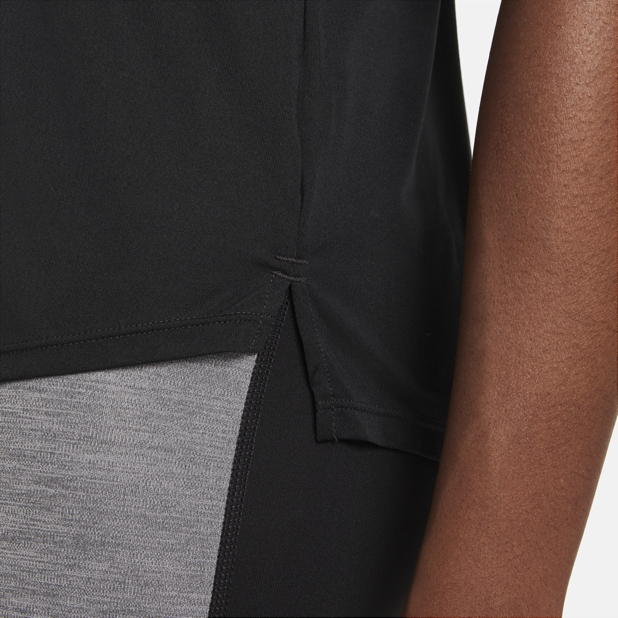 Haut à manches courtes et coupe standard Nike Dri-FIT One pour Femme - Noir