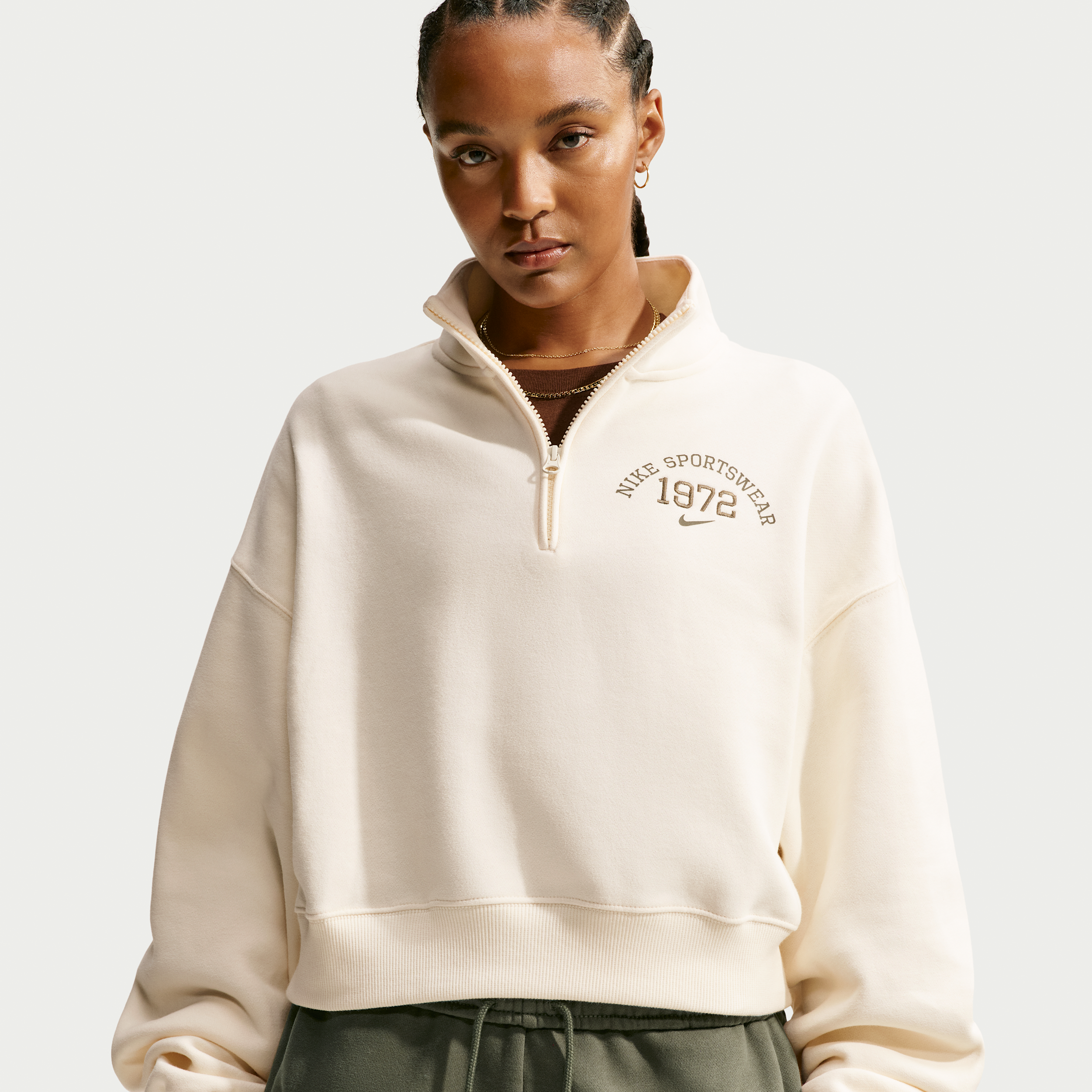 Oversized Nike Studio Fleece-top i medium vægt med 1/4-lynlås og kortere snit til kvinder - brun