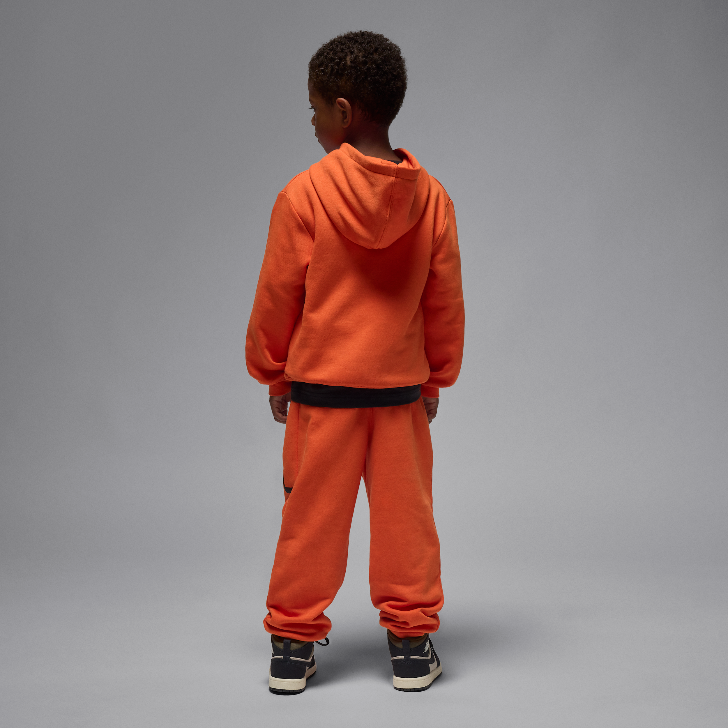Thumbnail - Jordan Essentials zweiteiliges Set mit Baseline-Hoodie aus Fleece (jüngere Kinder) - Orange