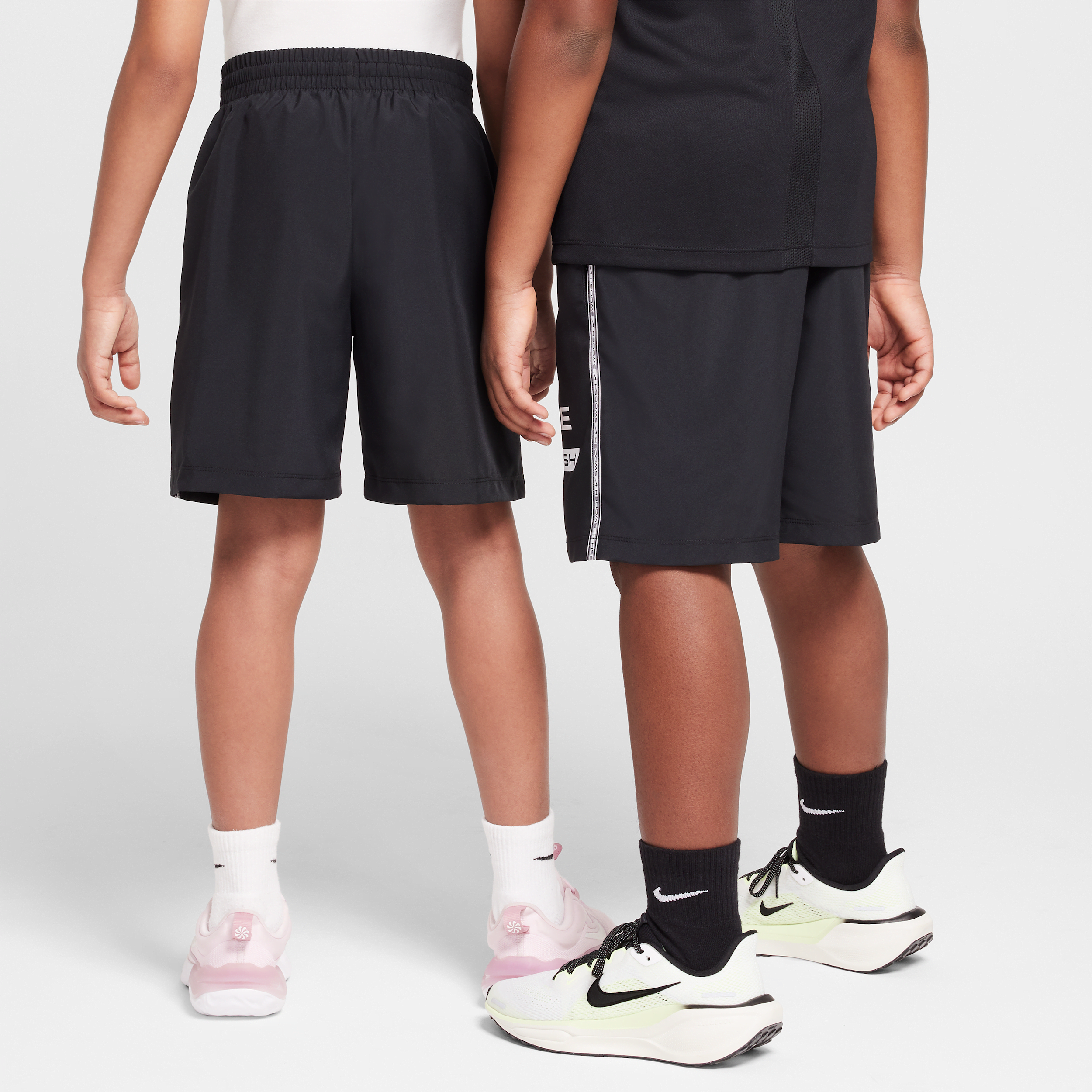 Thumbnail - Gewebte Nike Multi Dri-FIT Shorts für ältere Kinder (Jungen) - Schwarz