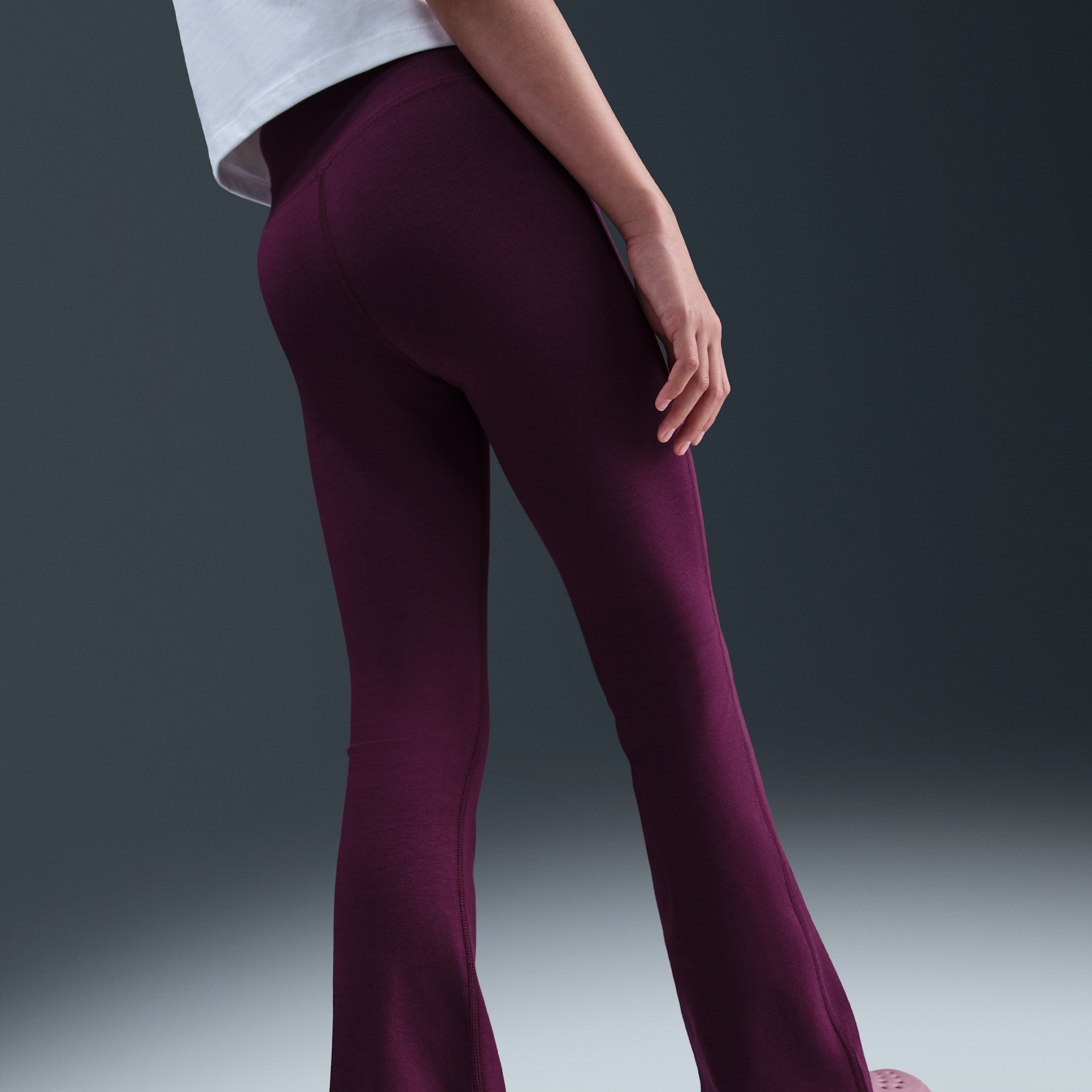 Thumbnail - Nike Classic Leggings mit hohem Bund und ausgestelltem Bein für Mädchen - Rot