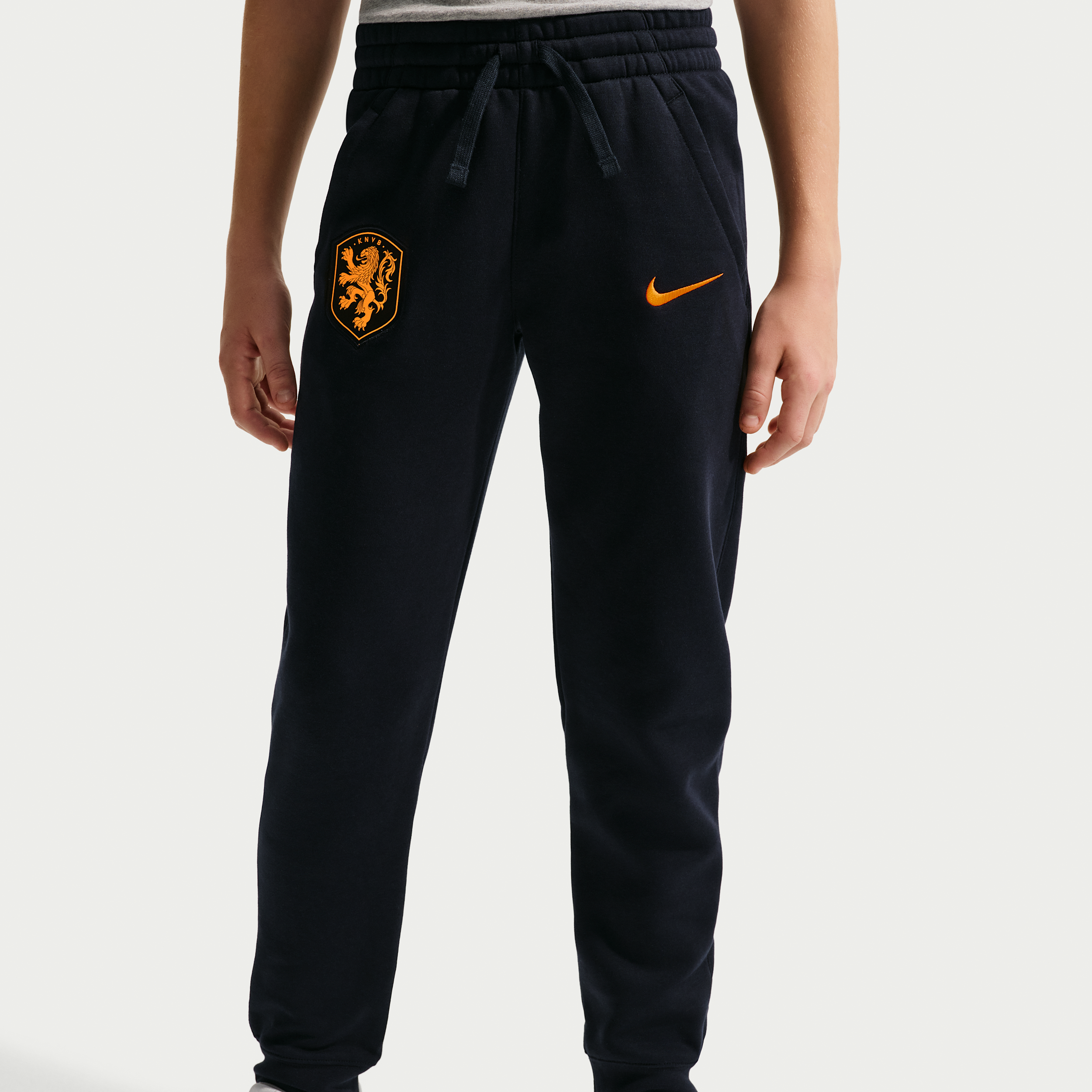 Thumbnail - Niederlande Club Fleece Nike Fußball-Jogger (ältere Kinder, Jungen) - Schwarz