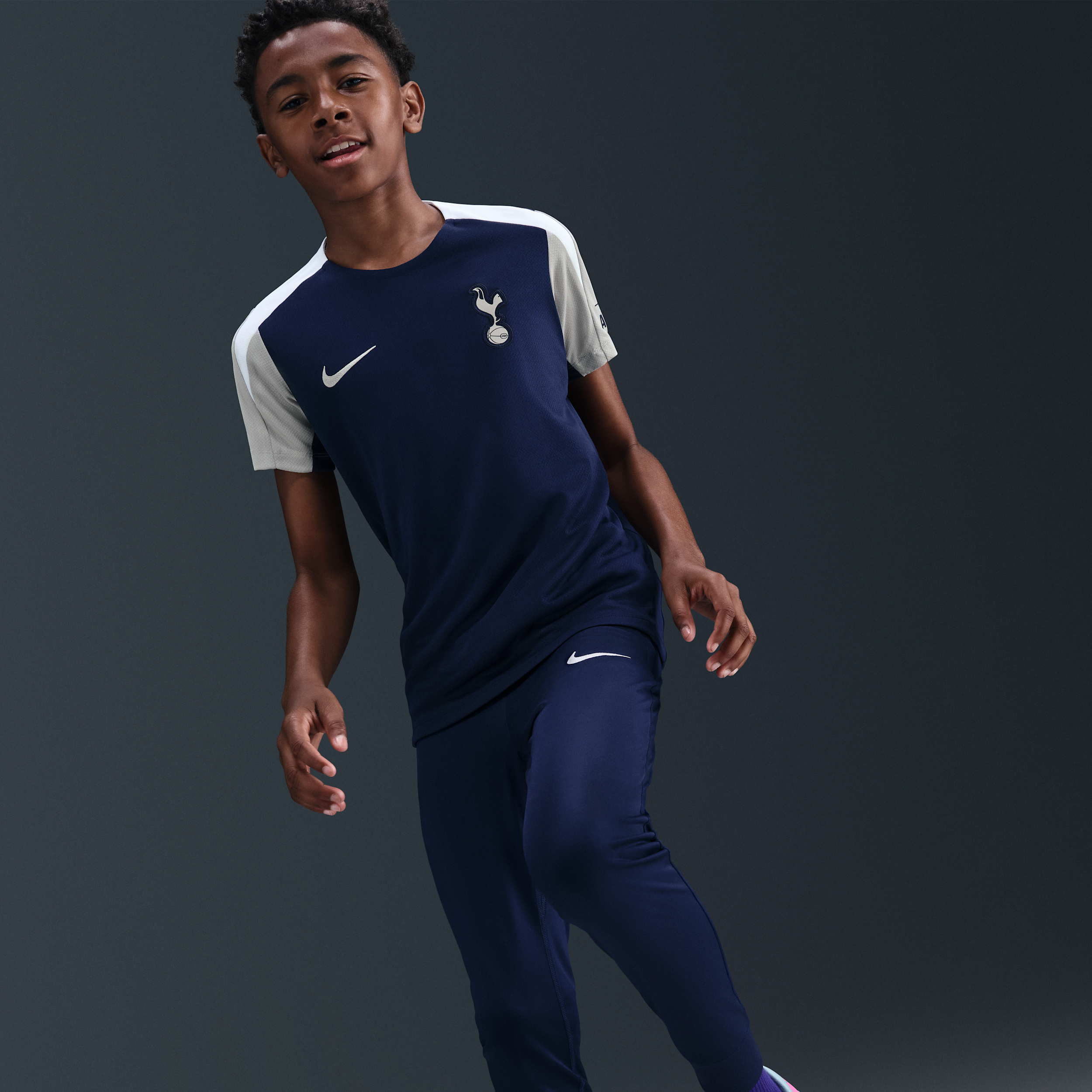 Thumbnail - Tottenham Hotspur Strike Nike Dri-FIT Fußball-Kurzarmshirt (ältere Kinder) - Blau